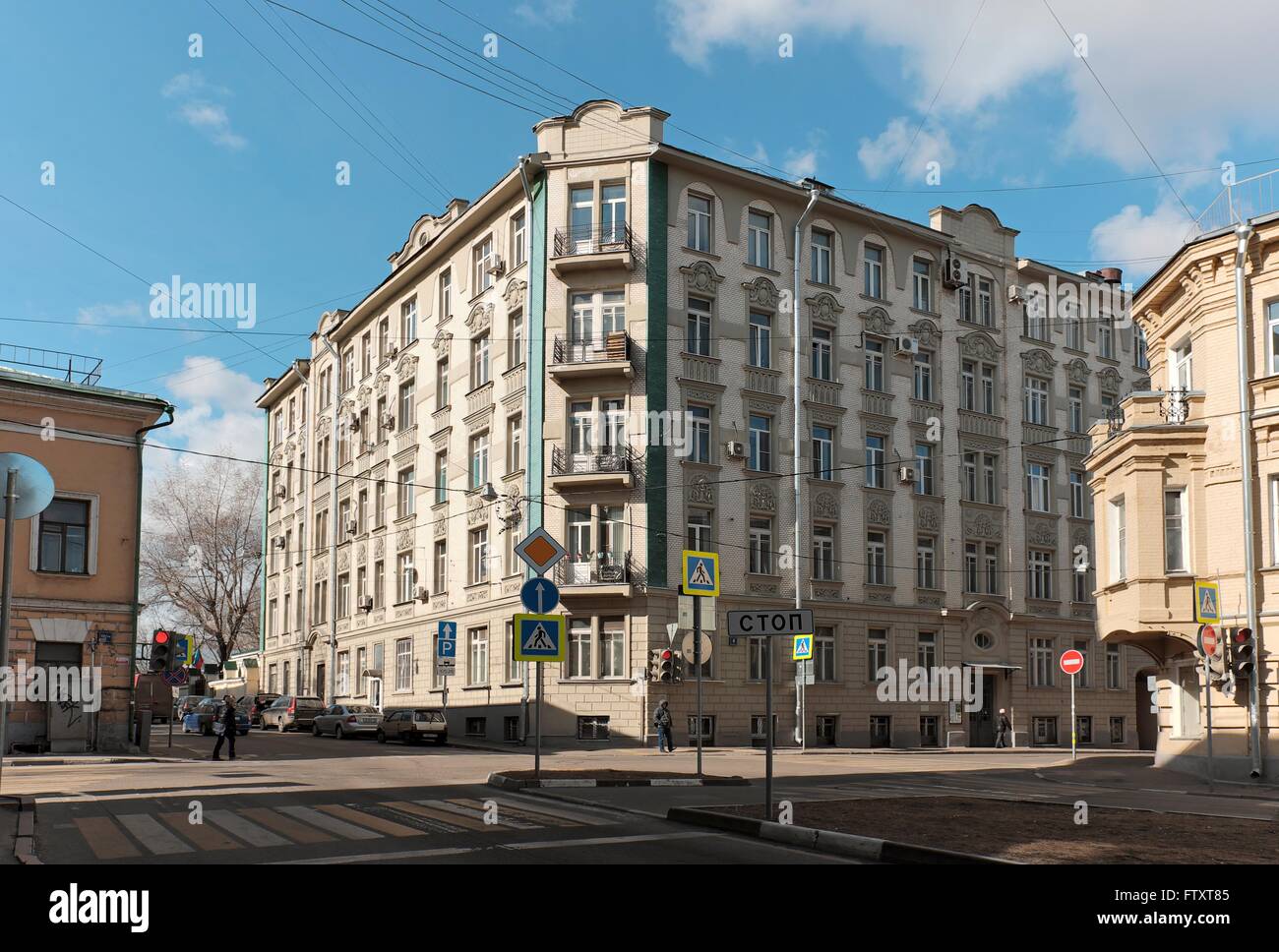 Appartementhaus Familie von Stein, gebaut im Jahre 1911 im Stil der rationalen moderne, Lyalin Pereulok 8, Gebäude 1, Wahrzeichen Stockfoto