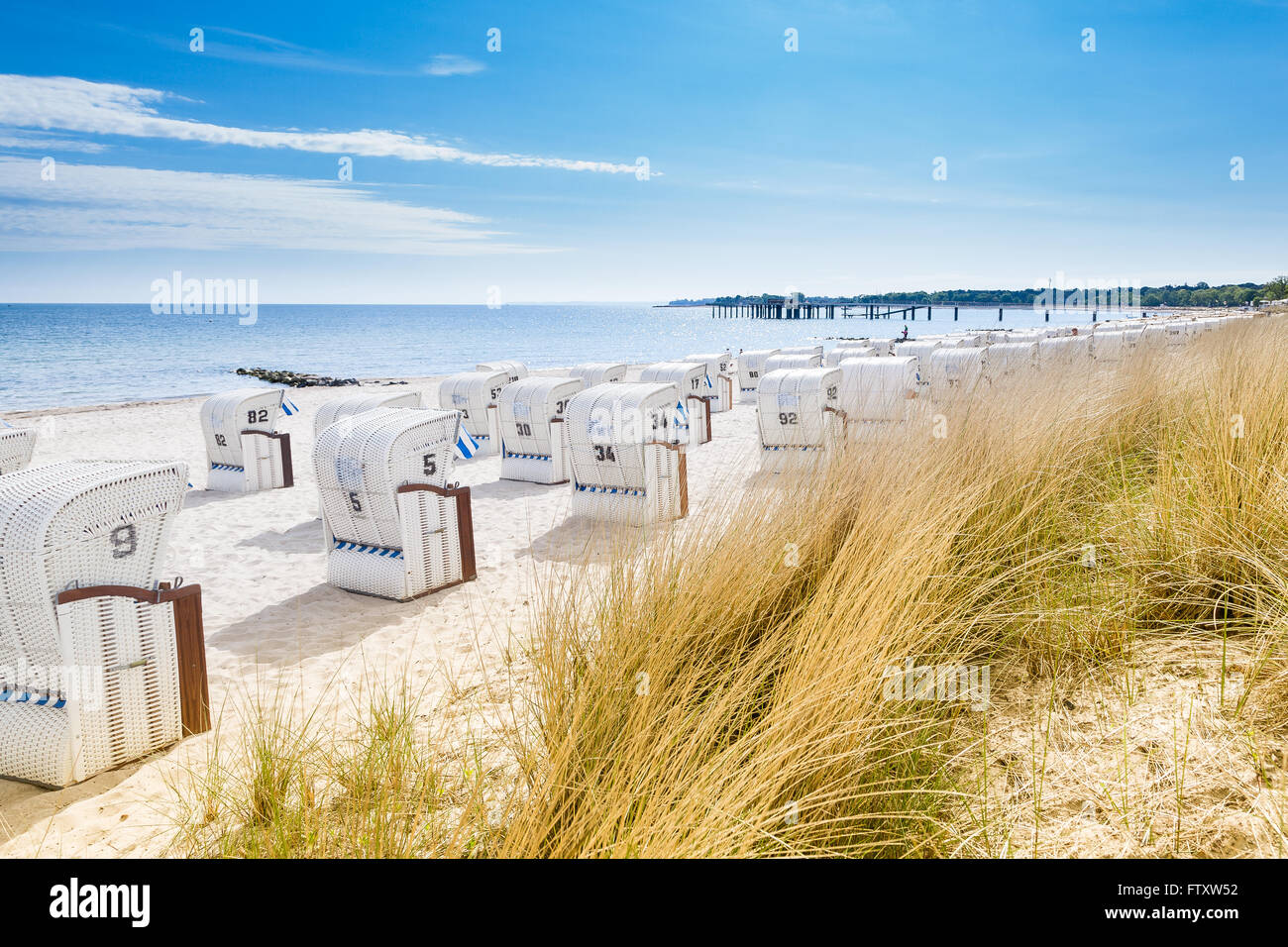 Blick von einer Düne am Strand liegen Stockfotografie Alamy