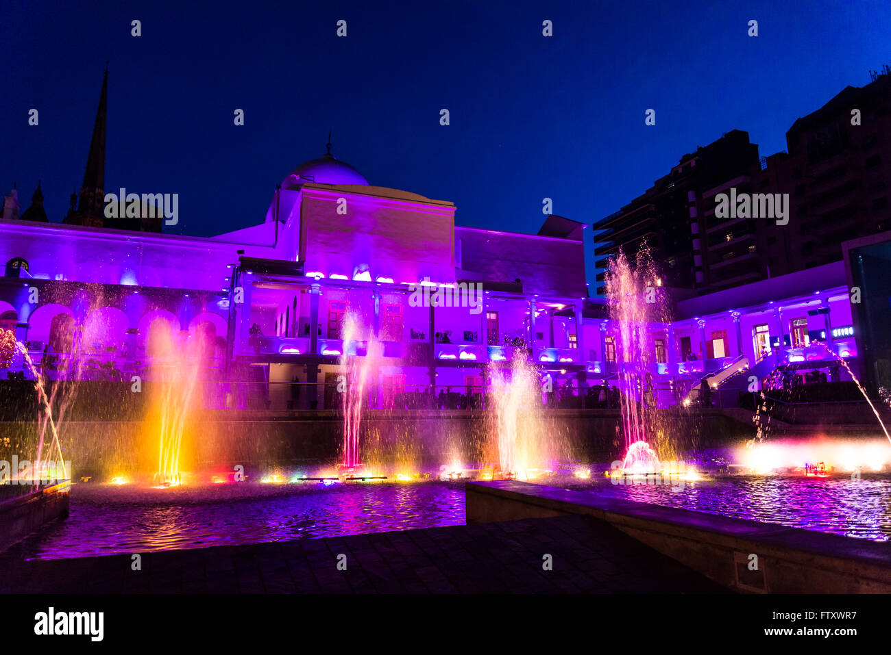 Brunnen zeigen, Paseo de Buen Pastor, Shopping und Entertainment-Komplex, Cordoba, Argentinien Stockfoto