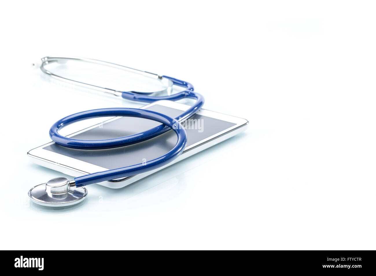Medizinische Forschung, digital-Tablette und Stethoskop, Arzt am Arbeitsplatz Stockfoto