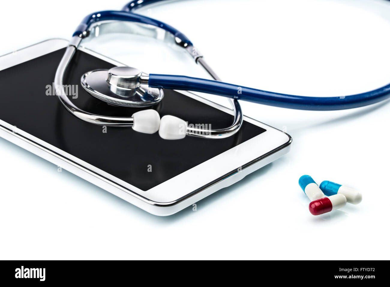 Medizinische Forschung, digital-Tablette und Stethoskop, Arzt am Arbeitsplatz Stockfoto