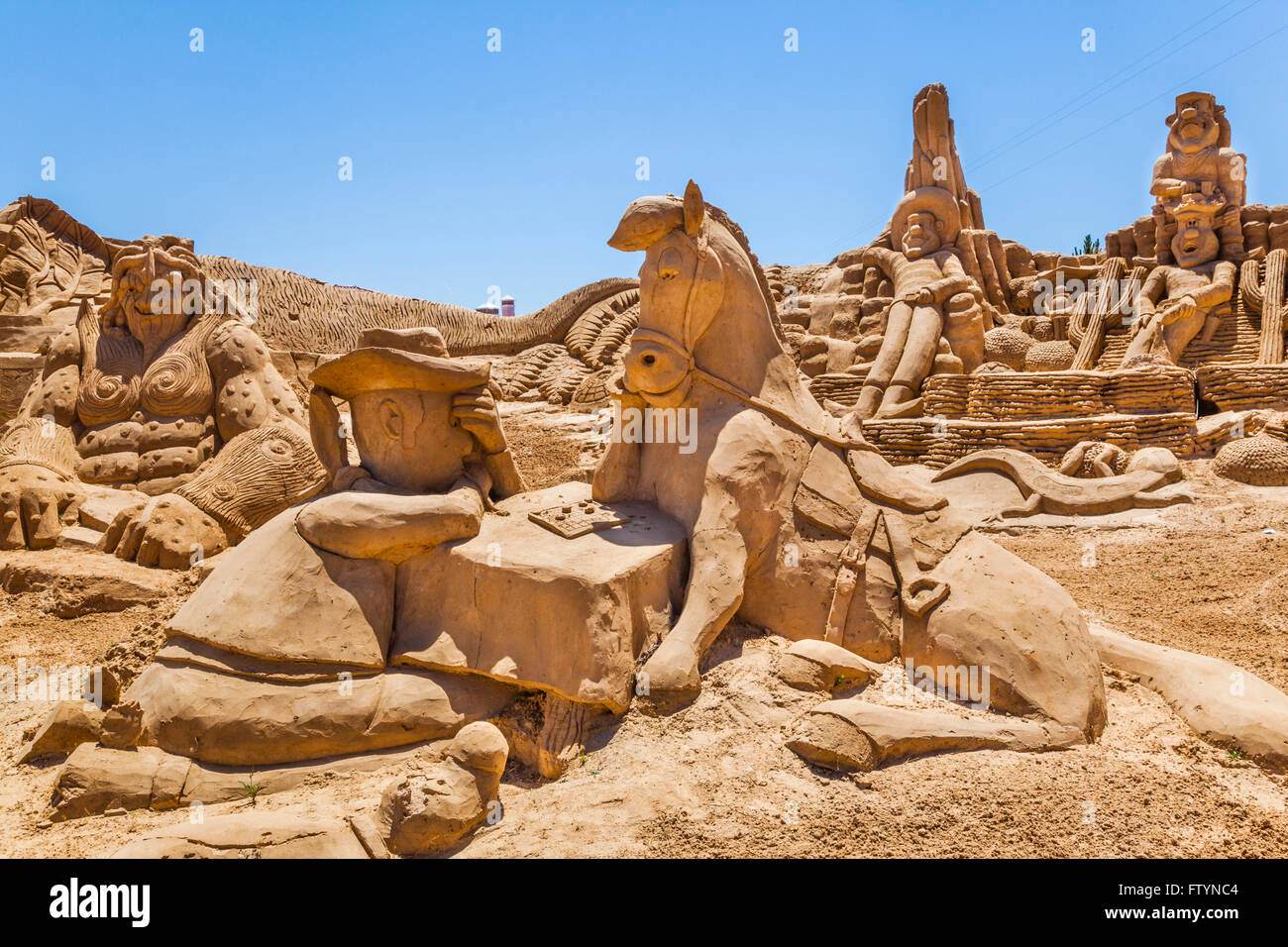 Portugal, Algarve, Faro Bezirk, Skulpturen Pera, FIESA Filmfestival Sand, Sand mit dem 2013-Thema der Musik Stockfoto