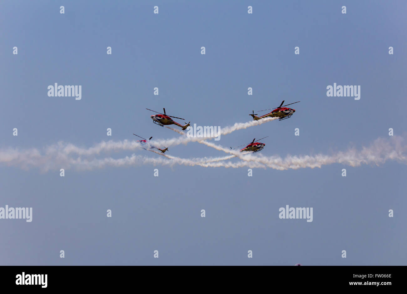 Naqueri Quitol, Goa, Indien - 31. März 2016: Indian Navy Hubschrauber durchführen spektakuläre Stunts auf der Luftfahrtmesse Teilnahme Indien 2016 Credit: Joviton Dcosta/Alamy Live News Stockfoto