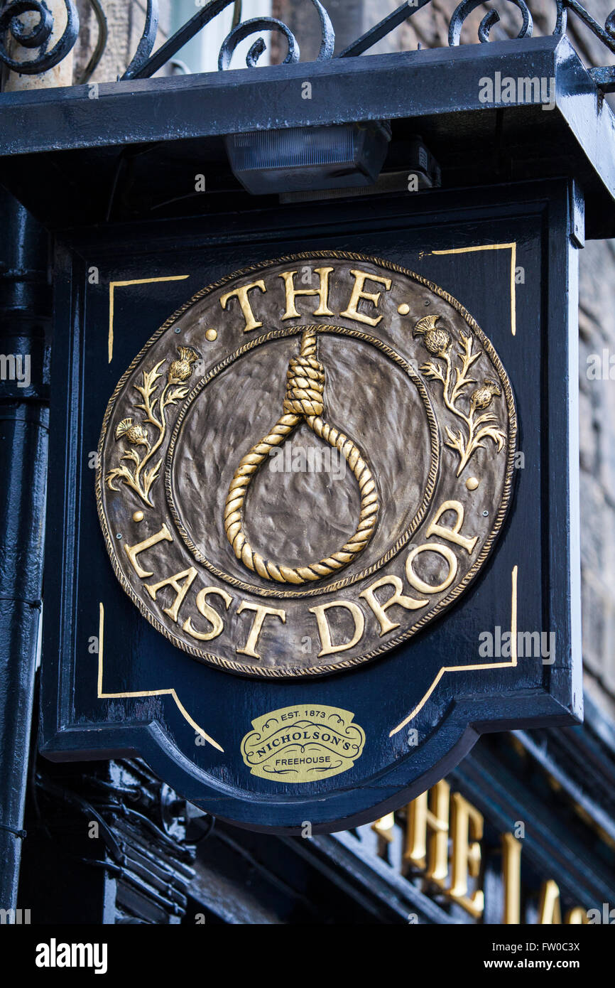 EDINBURGH, Schottland - 9. März 2016: Ein Zeichen im The Last Drop Public House befindet sich im Grassmarket in der Altstadt von Edinbu Stockfoto