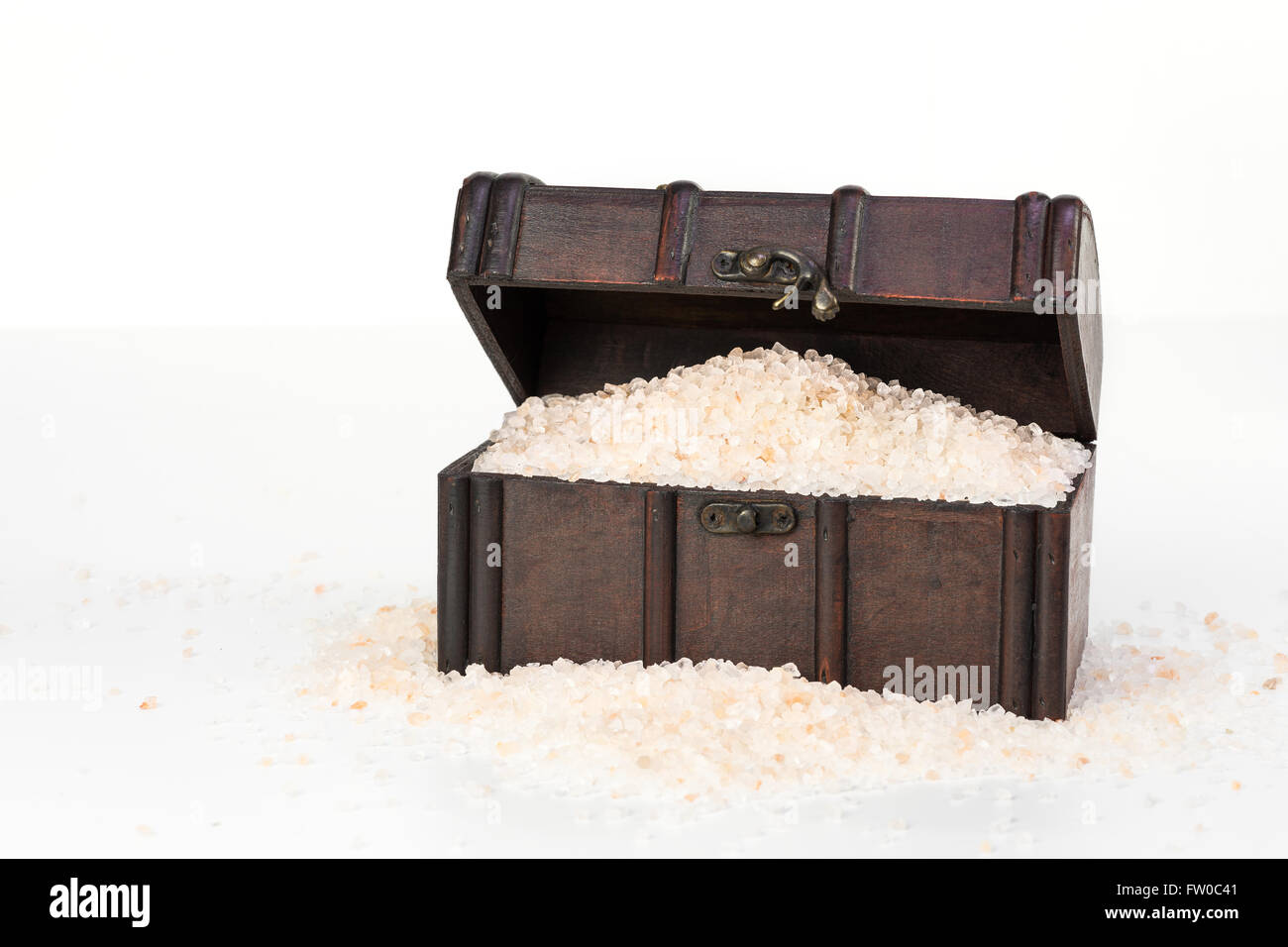 Geöffneten Box mit Salz (rechts) Stockfoto