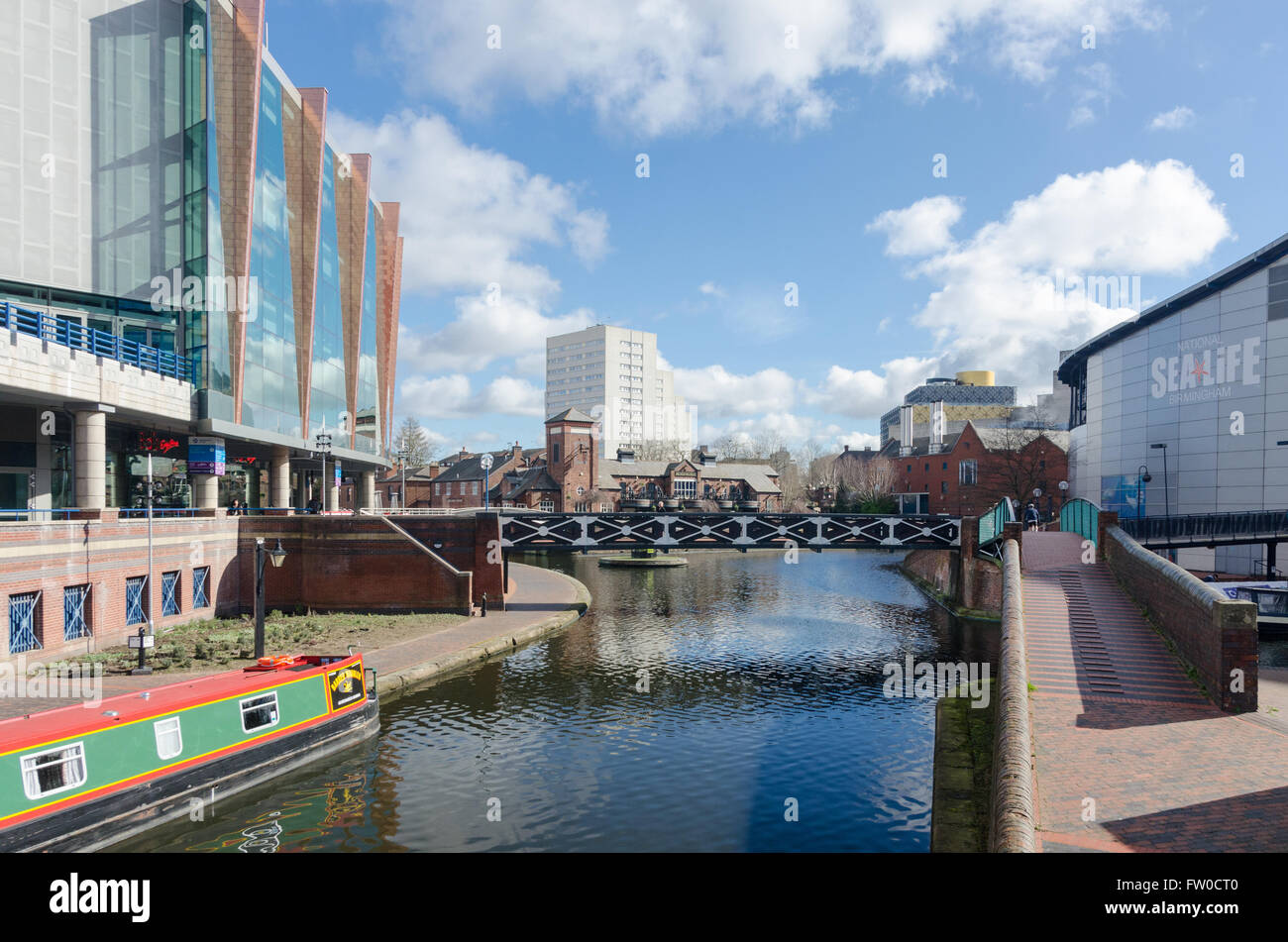 Blick auf Birmingham Kanal: Sealife Centre und Barclaycard Arena Stockfoto