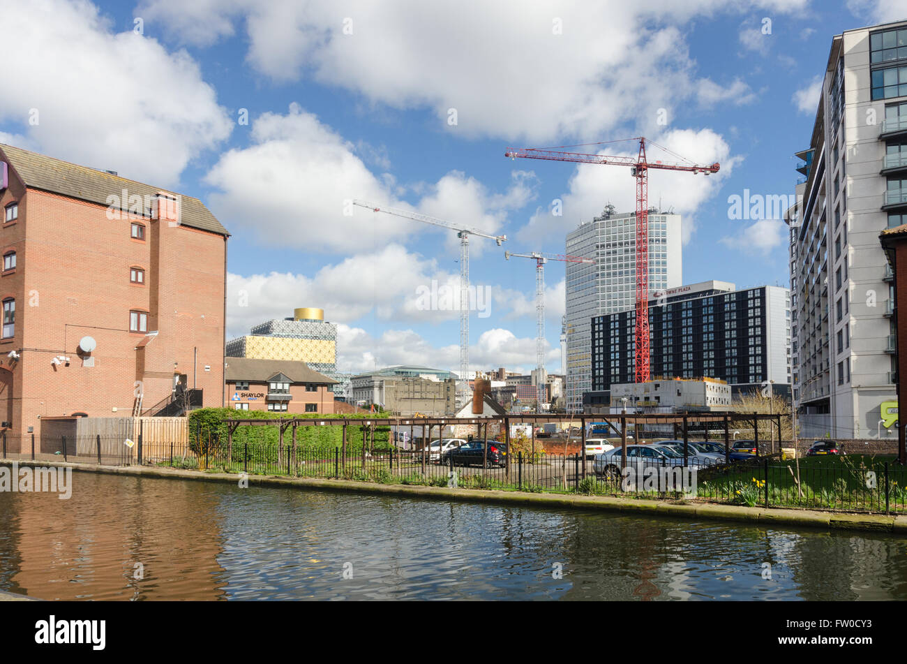 Birmingham Zentrum Skyline der Stadt von den Kanälen betrachtet Stockfoto