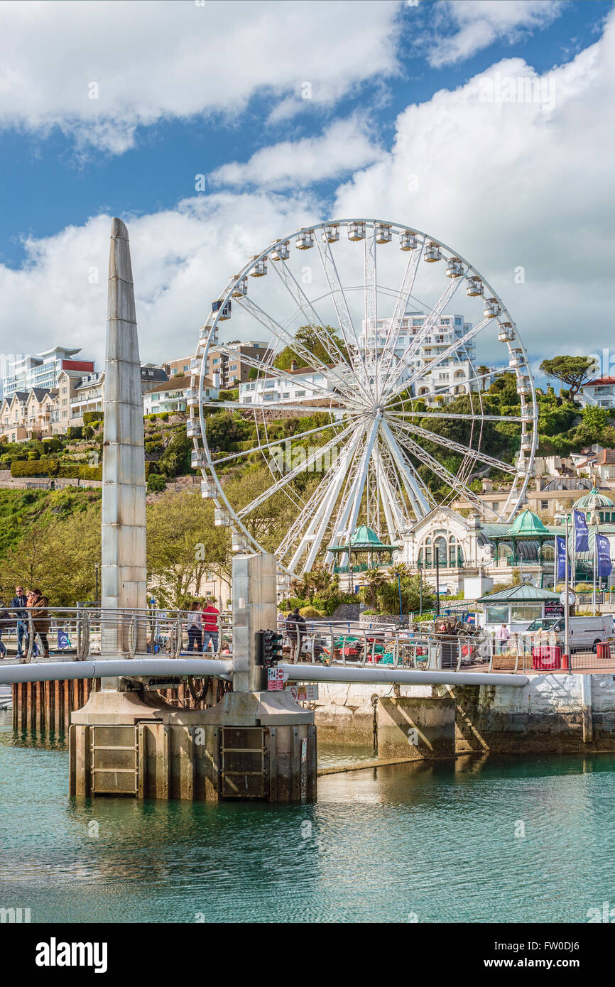 Fußgängerbrücke und Hafen von Torquay, Torbay, England, Großbritannien Stockfoto