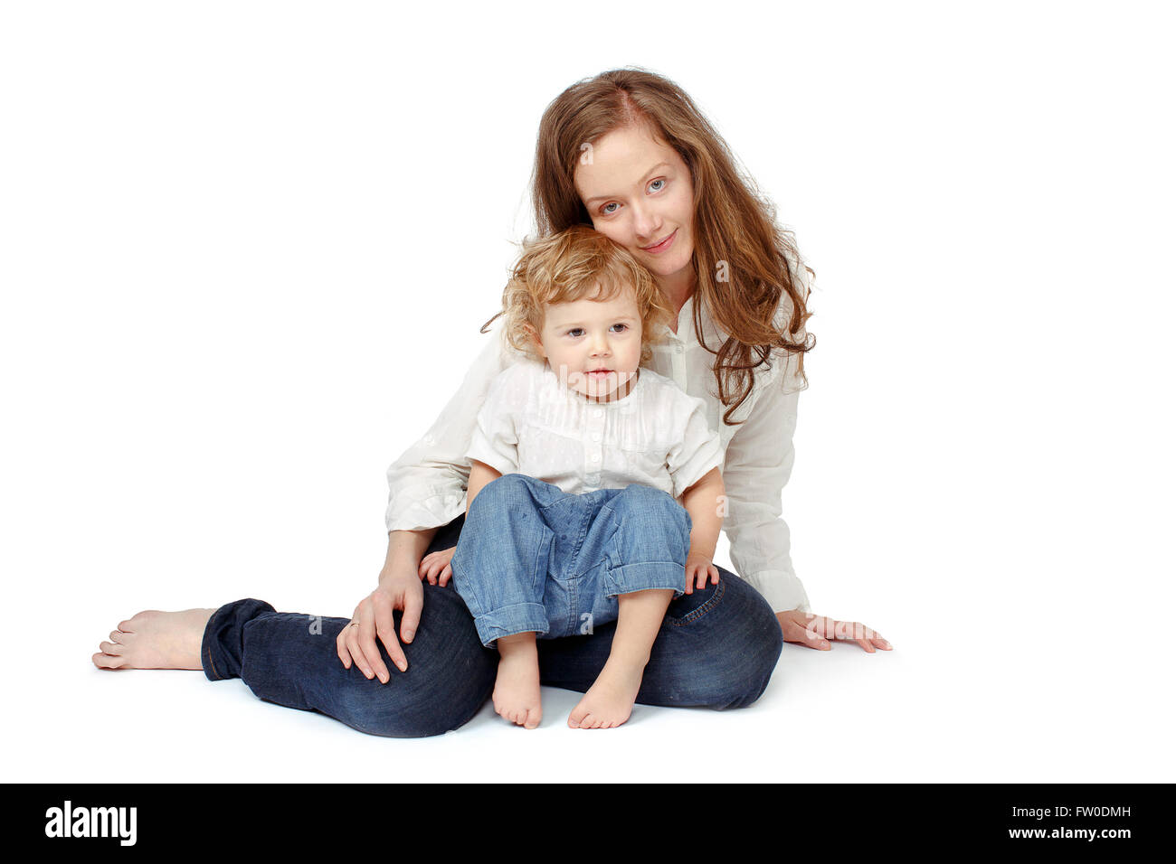 Mutter mit Kindern auf einem weißen Hintergrund Stockfoto