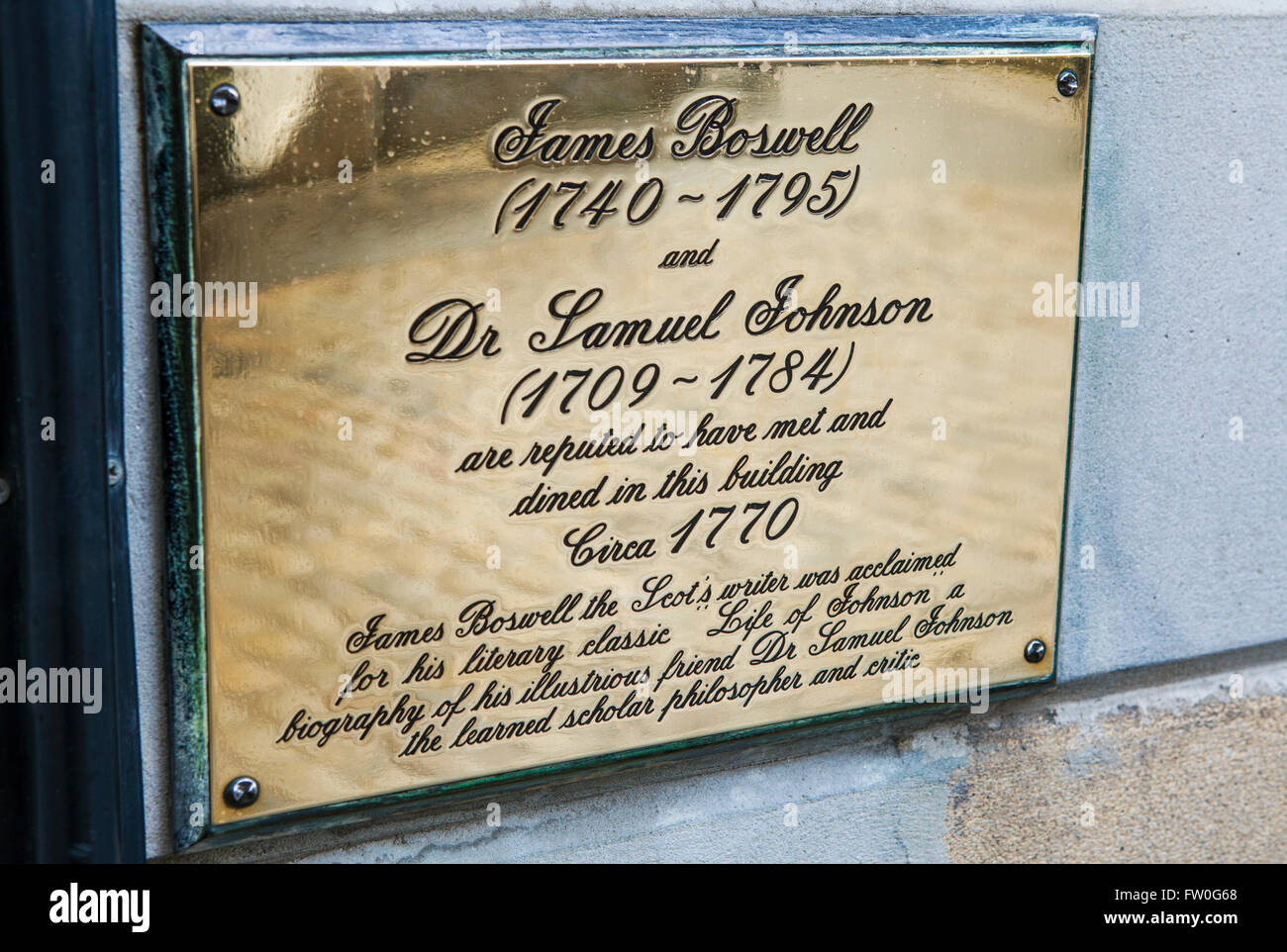 Eine Gedenktafel am Boswells Hof Detaillierung der Lage James Boswell und Samuel Johnson entlang der Royal Mile in Edinburgh lernte, Stockfoto