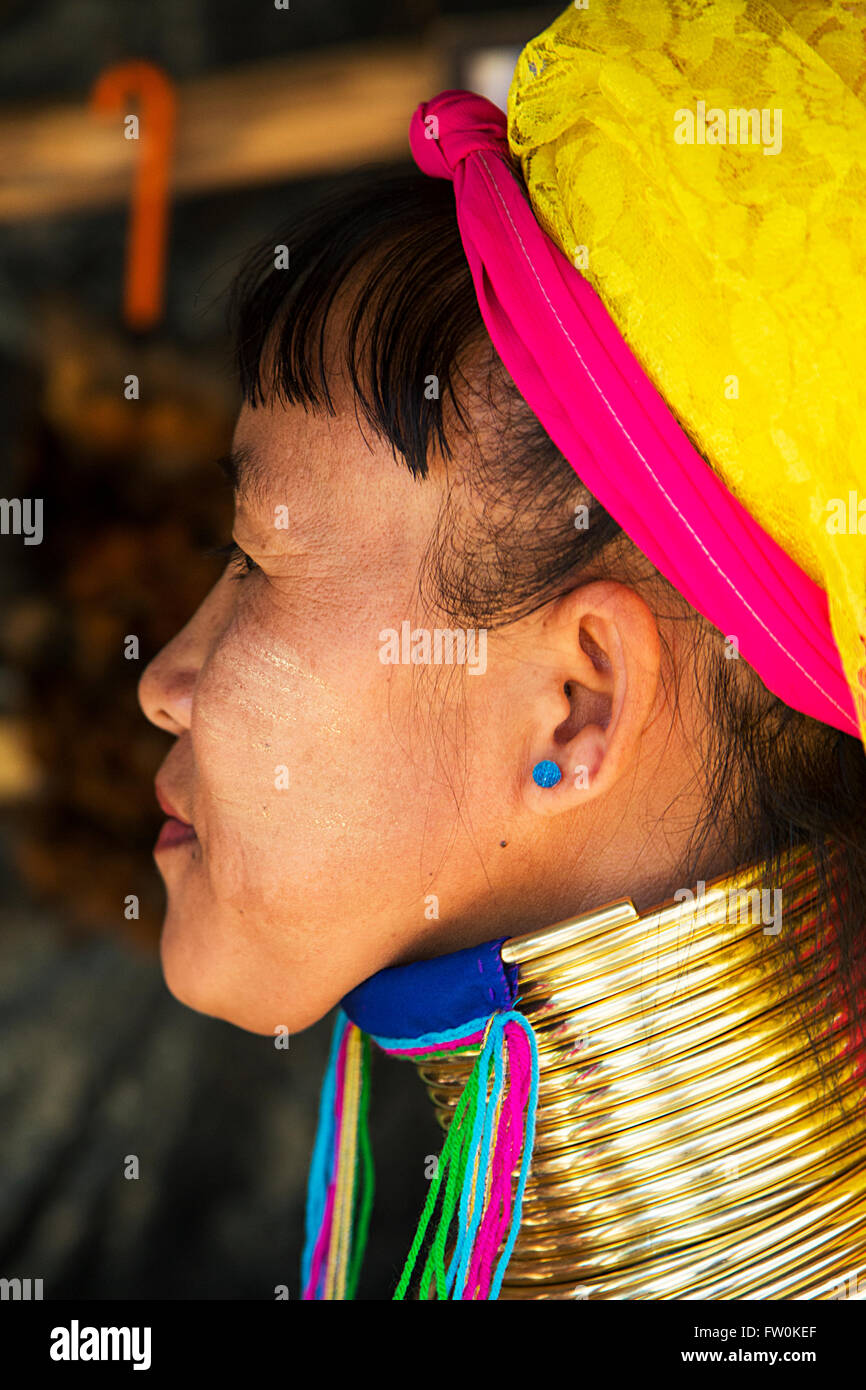 Unbekannte Frau von Karen Long Neck Village in der Nähe von Chiang Mai, Thailand. Stockfoto