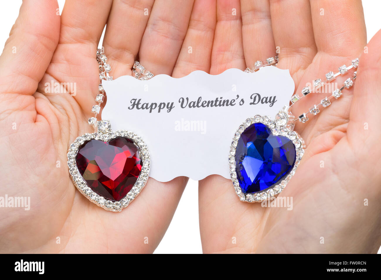 Rote und blaue Schmuck Herz mit Nachricht auf Valentine Karte gezeigt auf beiden Händen Stockfoto