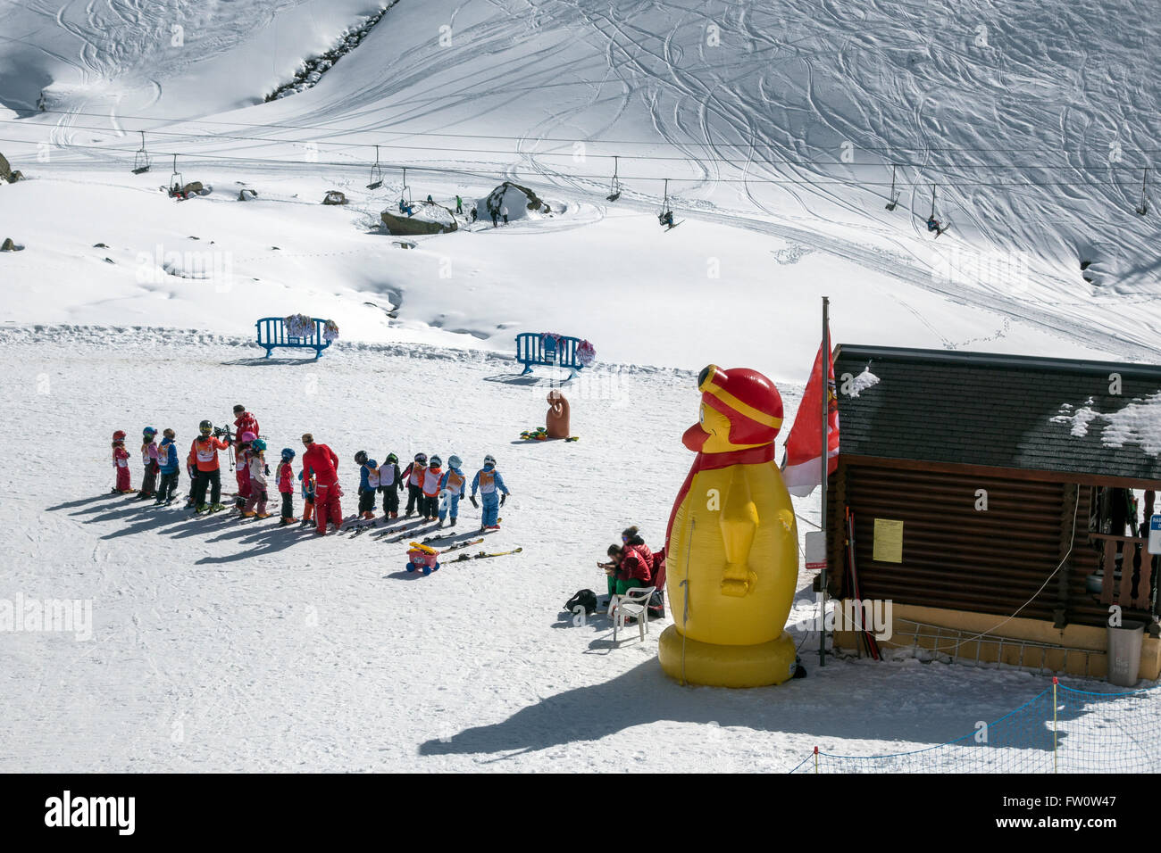 SKIKURS ODER SKISCHULE Stockfoto