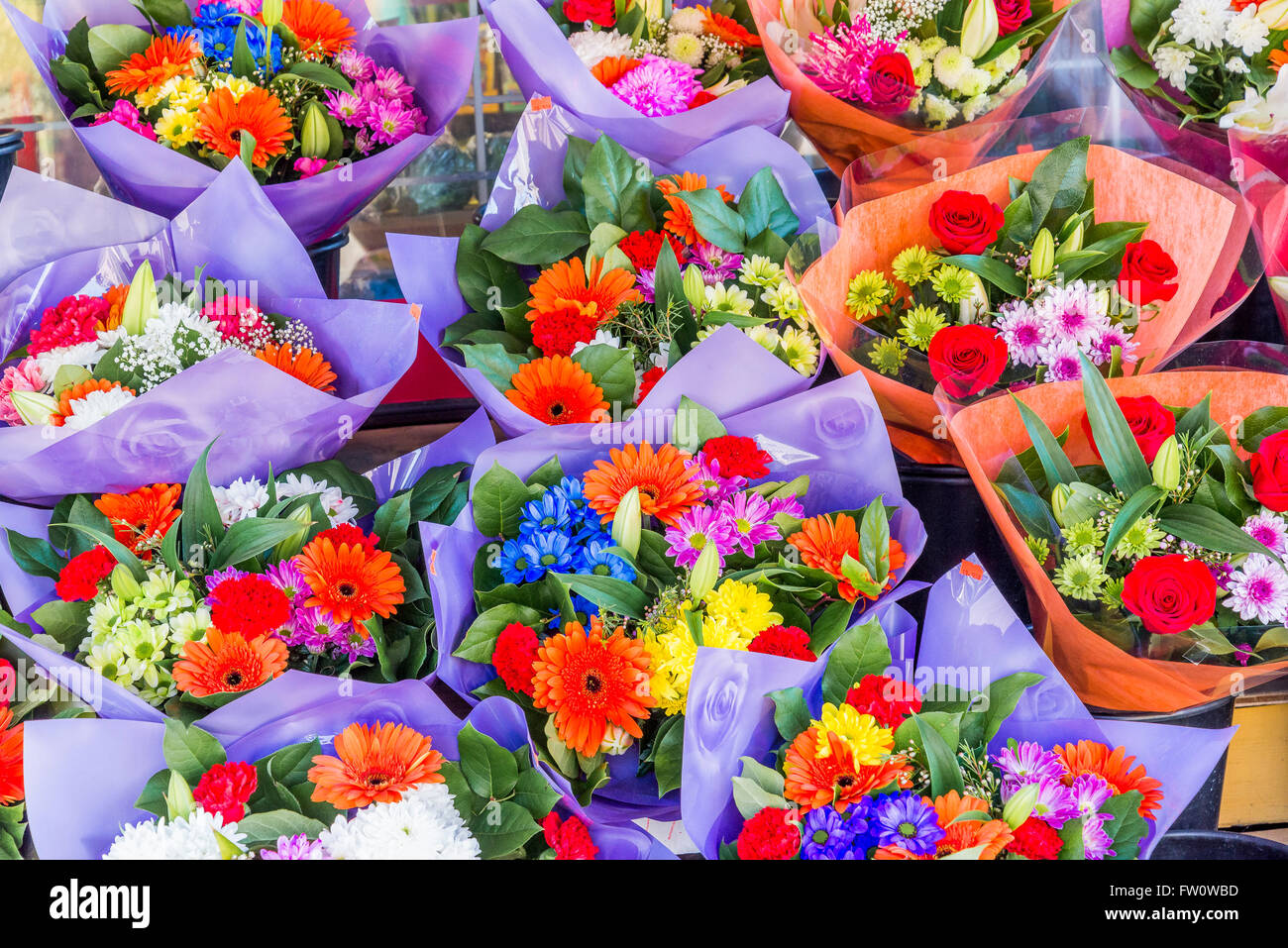 Blumenstrauss zum Kauf angeboten. Stockfoto