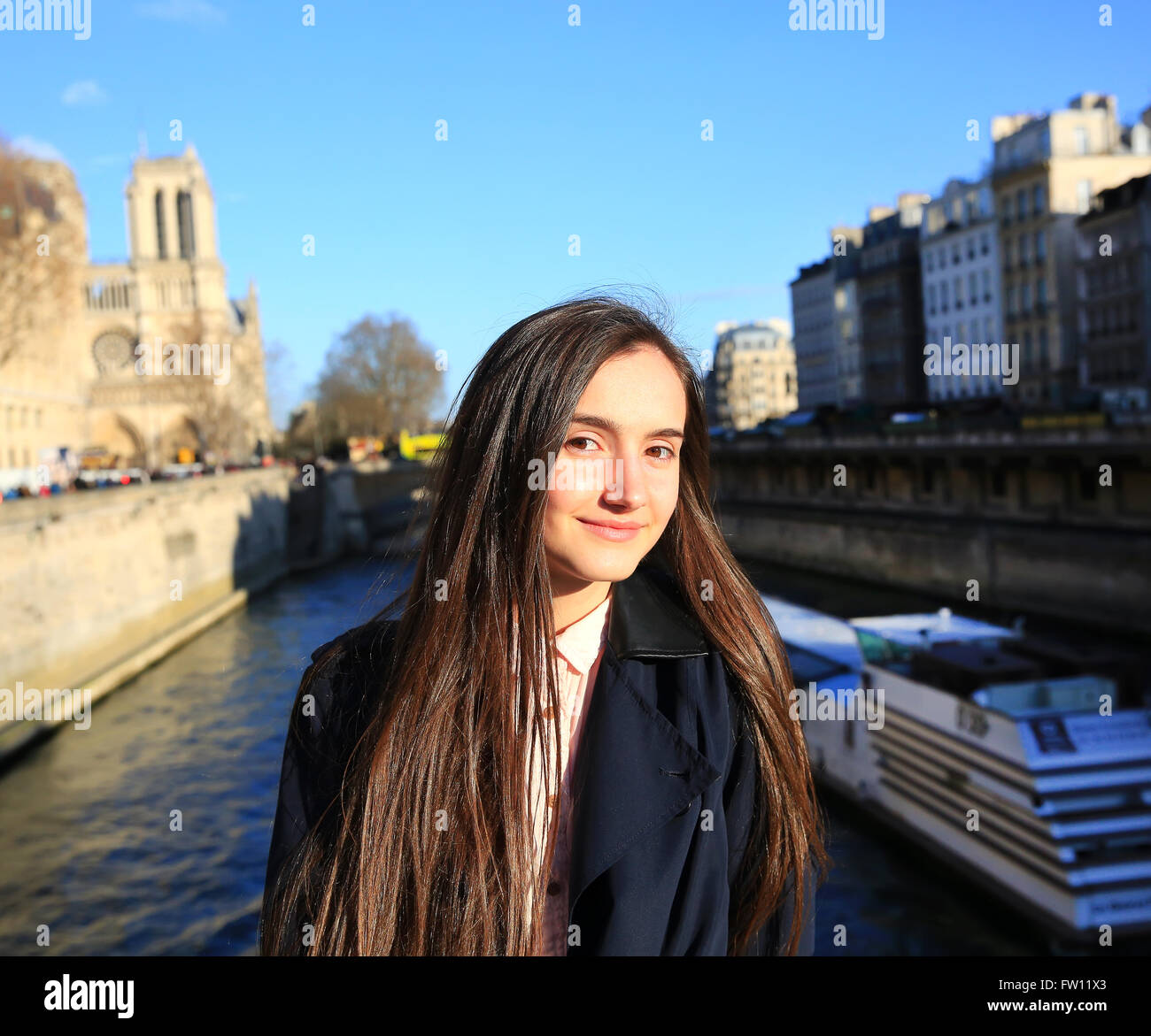 Porträt von schönen Mädchen in Paris, Frankreich Stockfoto