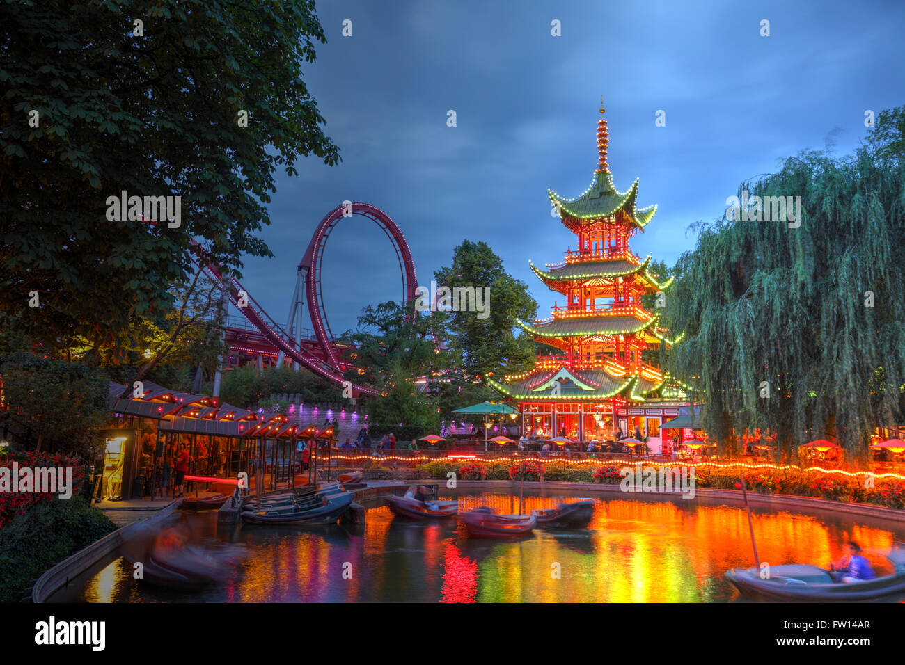 Vergnügungspark tivoli Fotos und Bildmaterial in hoher Auflösung Alamy