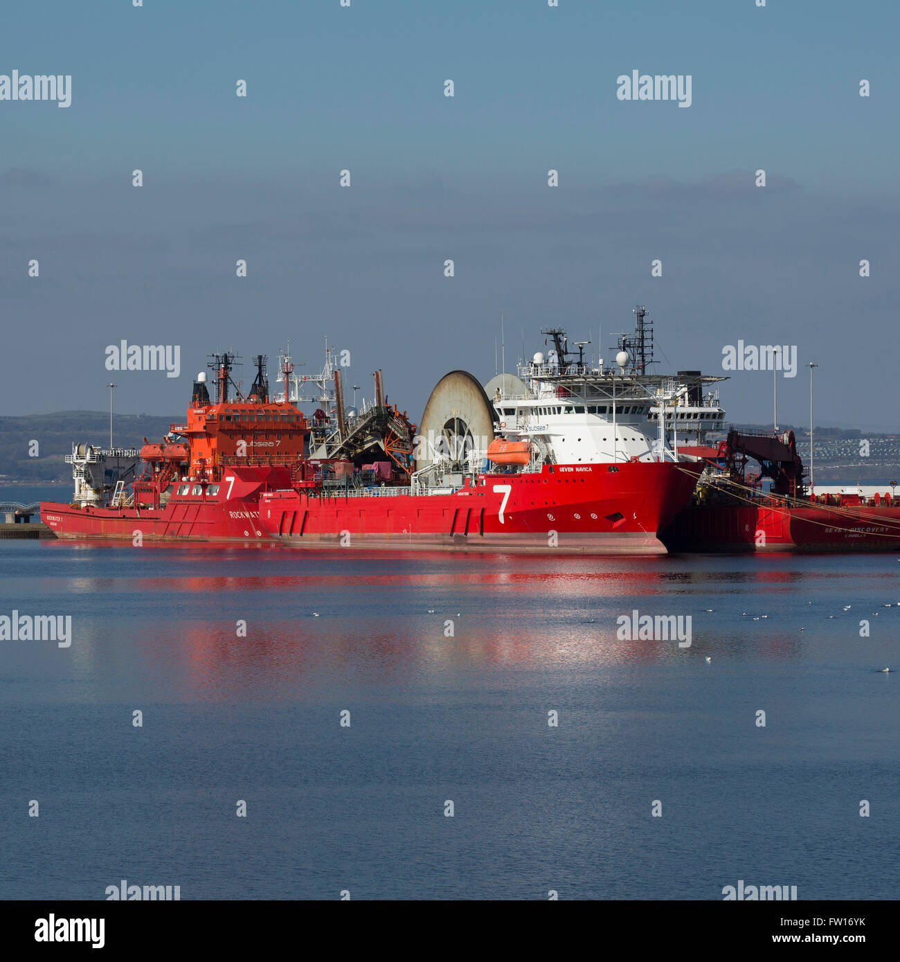 Subsea 7 Schiffe im Hafen von Leith in Edinburgh, Schottland. Stockfoto