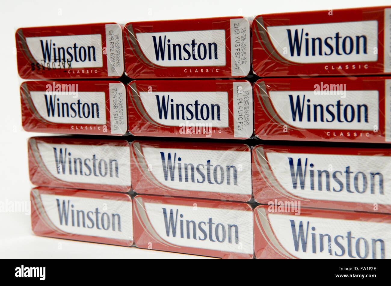 Auswahl von Winston Zigaretten auf den Verkauf in einem Tabakladen. Stockfoto