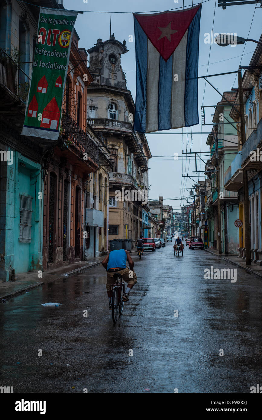 Havanna, Kuba - 27. September 2015: Classic Stadt Straßenansicht in koloniale Havanna, Kuba. Alltag im Stadtteil Alt-Havanna. Stockfoto