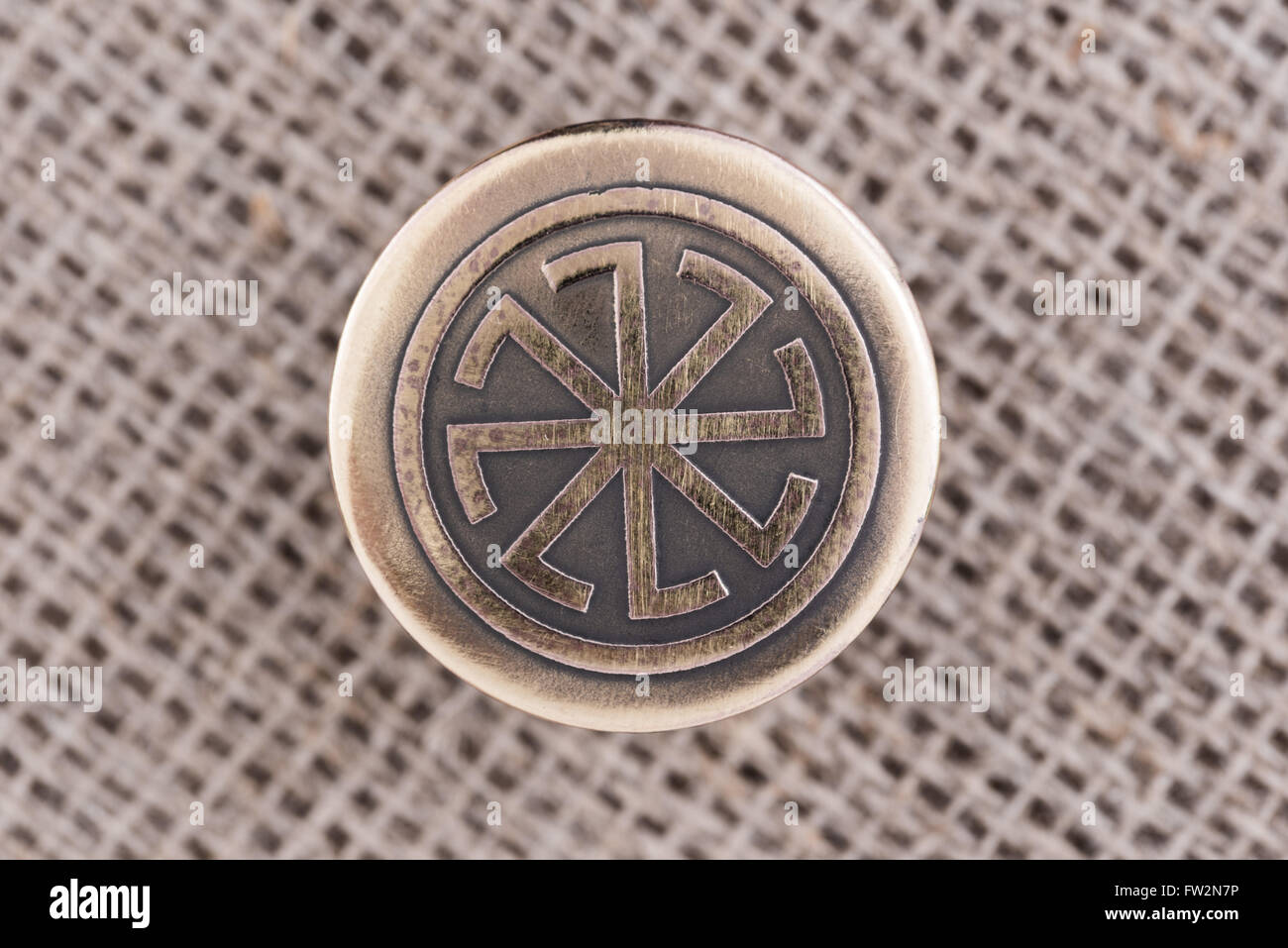 Kolyadniki und Kolovrat - ein Symbol der Sonne. Stockfoto