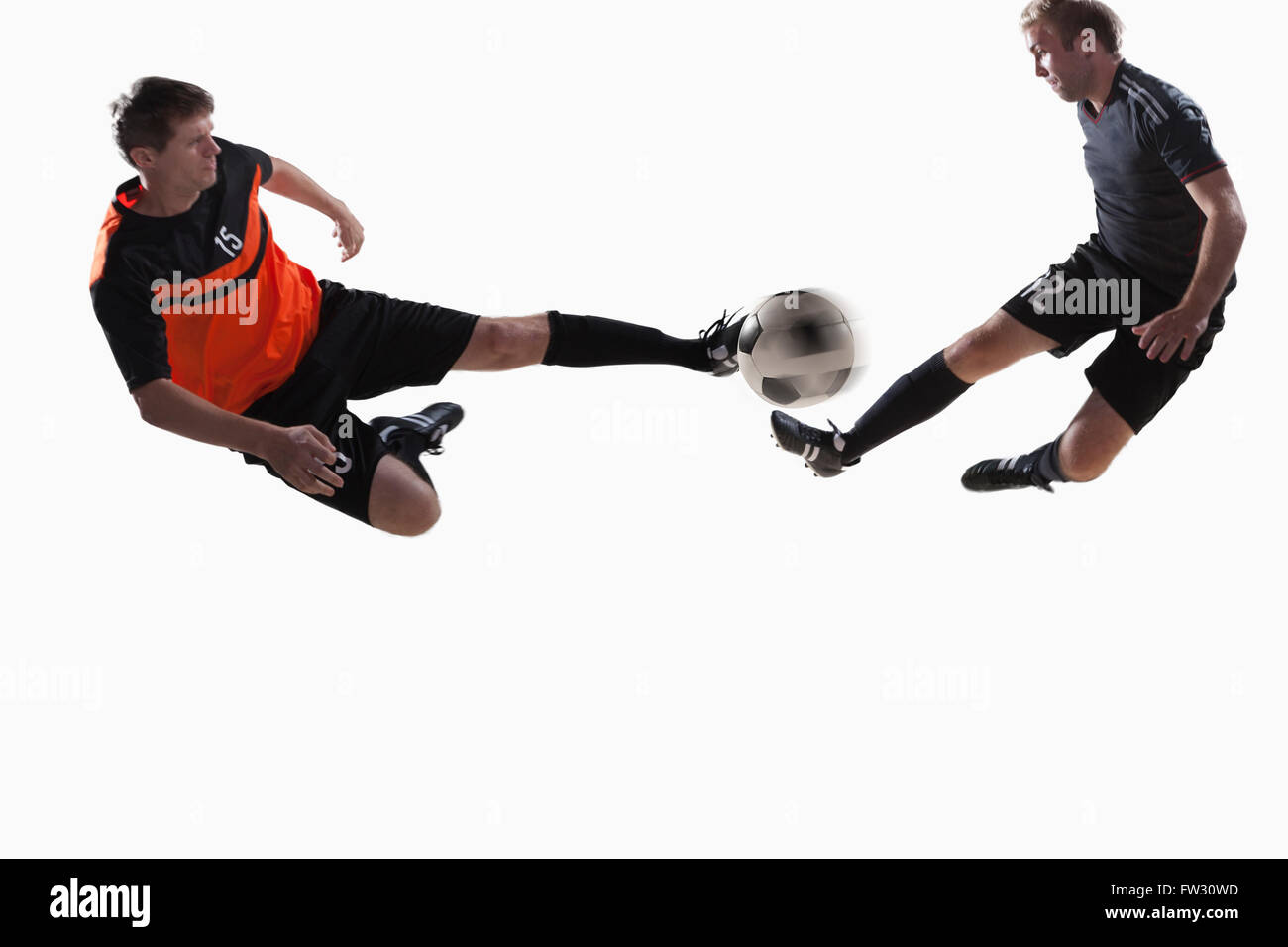 Zwei Fußball-Spieler einen Ball Fußball Stockfoto