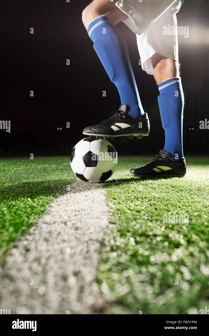 Fuß auf Fußball Stockfoto