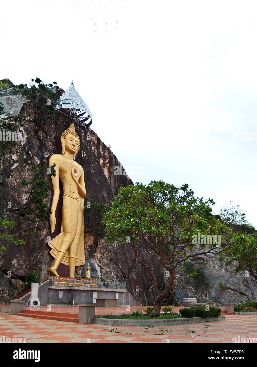 Basrelief Buddha Bild auf Klippe Stockfoto