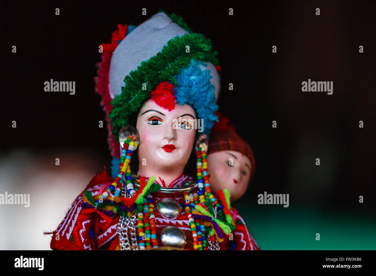 Die Maske nuanciert verkauft auf der Straße in Hanoi Stockfoto