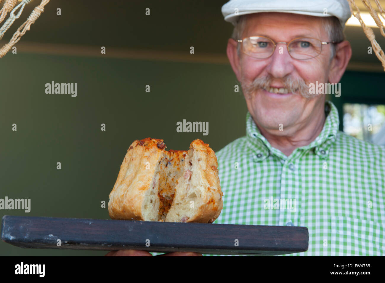 Gotthard Bauer aus Woodfired Brot, eine Bäckerei in den australischen Busch in der Nähe von Yallingup, Western Australia Stockfoto