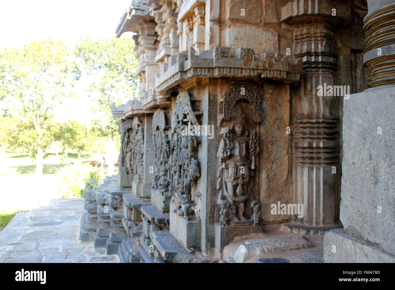Außenwand des Hoysaleswara Tempel, Dorasamudra, Hassan District, Karnataka, Indien, gebaut um 1121 n. Chr. dekoriert Stockfoto