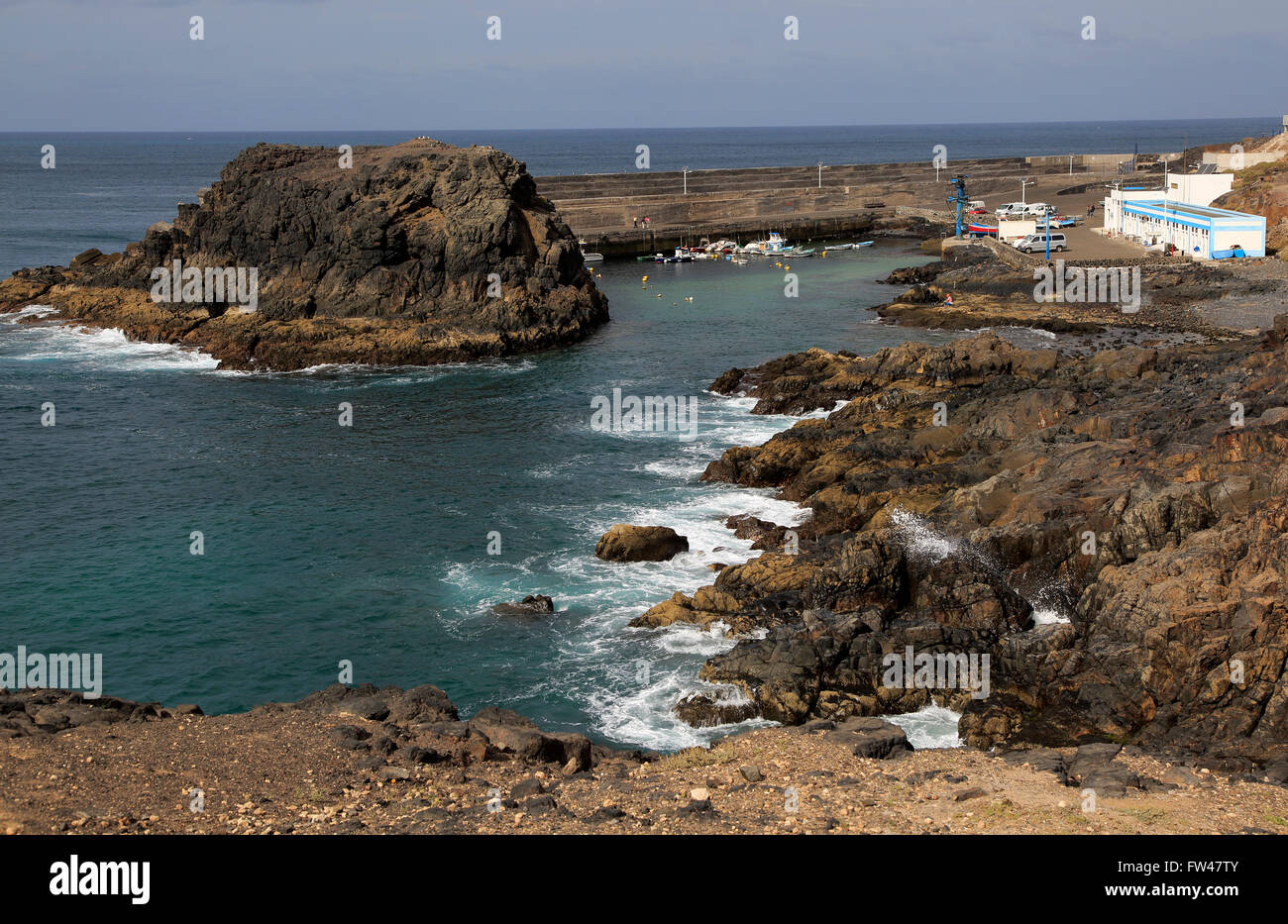 Fischerhafen im Dorf El Cotillo, Fuerteventura, Kanarische Inseln, Spanien Stockfoto