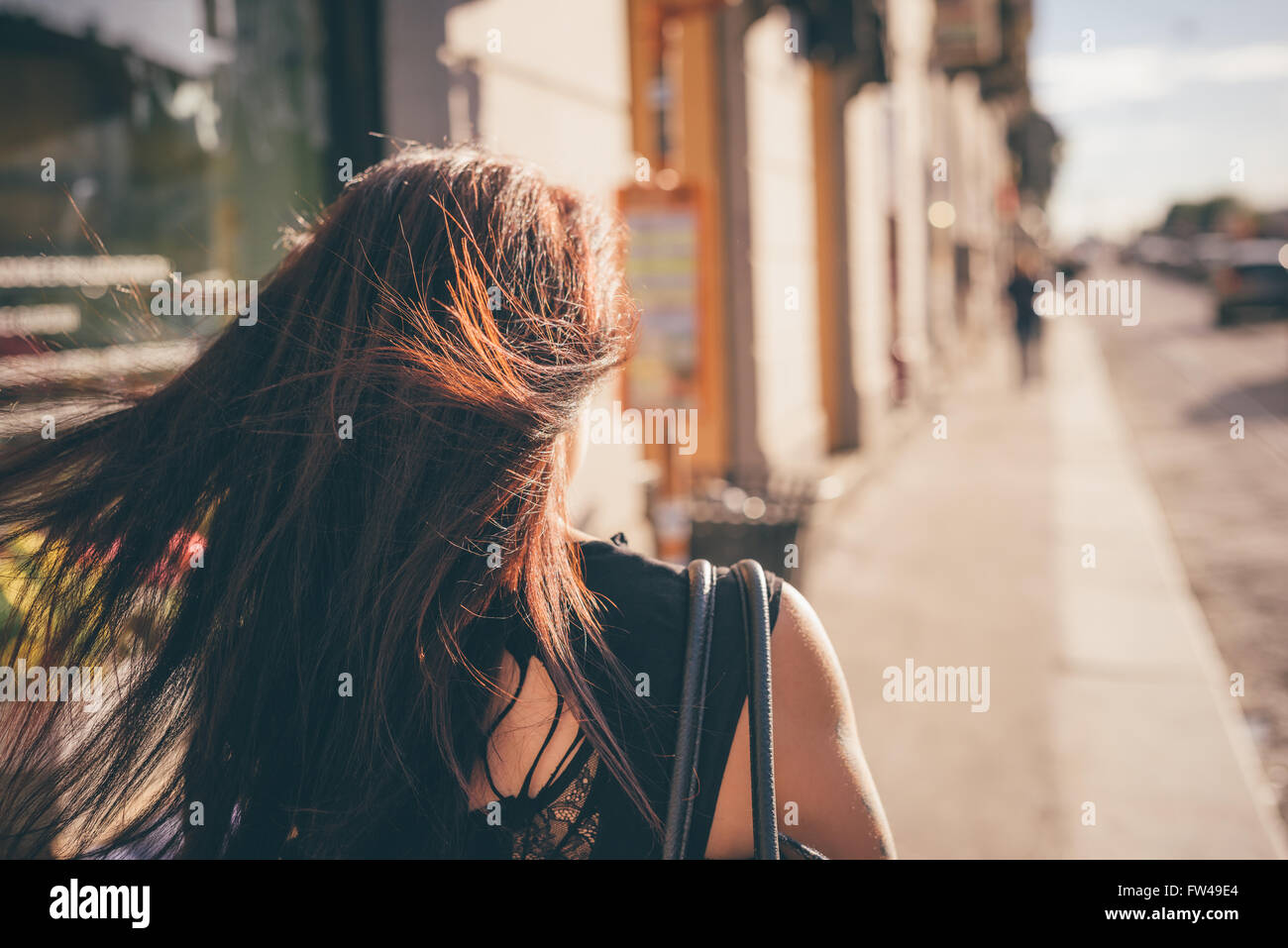 Lange braune haare von hinten