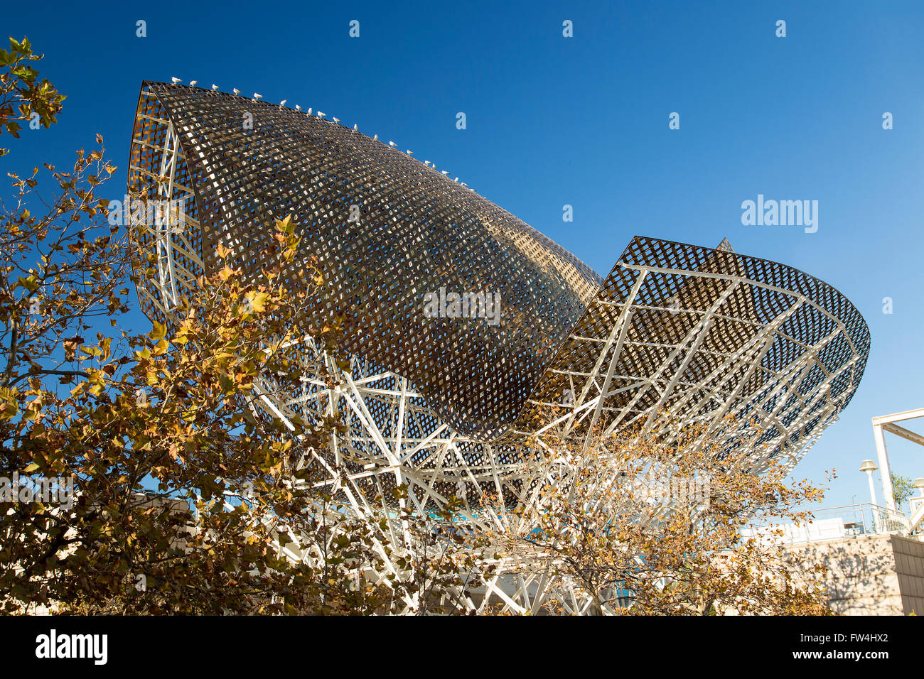 Wal Skulptur in Barcelona bei den Olympischen Hafen - Symbolische öffnen Wire Frame. Stockfoto