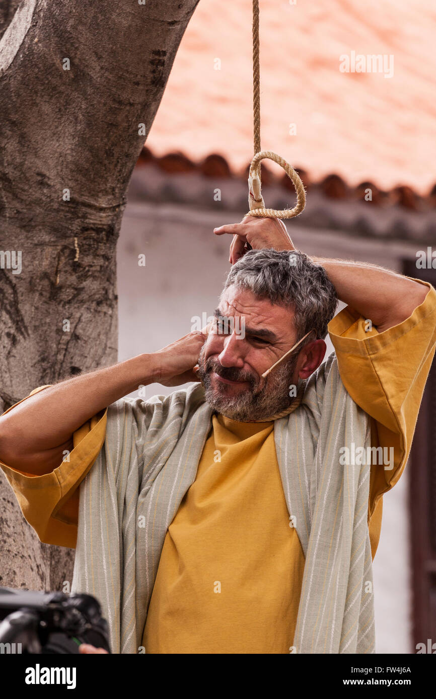 Judas erhängt sich in der Passionsspiele, Adeje, Teneriffa, Kanarische Inseln, Spanien. Representacion De La Pasion. Adeje. 25 März 20 Stockfoto Judas erhängt sich in der Passionsspiele, Adeje, Teneriffa, Kanarische Inseln, Spanien. Representacion De La Pasion. Adeje. 25 März 20 Stockfoto