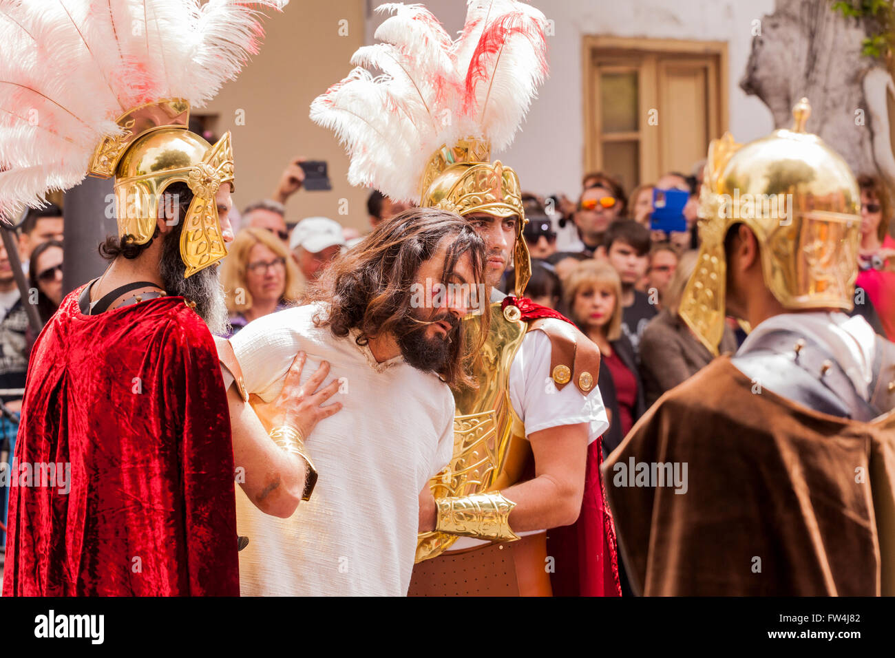 Schauspieler, spielt Jesus Christus mit römischen Soldaten während der Leidenschaft spielen, Adeje, Teneriffa, Kanarische Inseln, Spanien. Representacion d Stockfoto