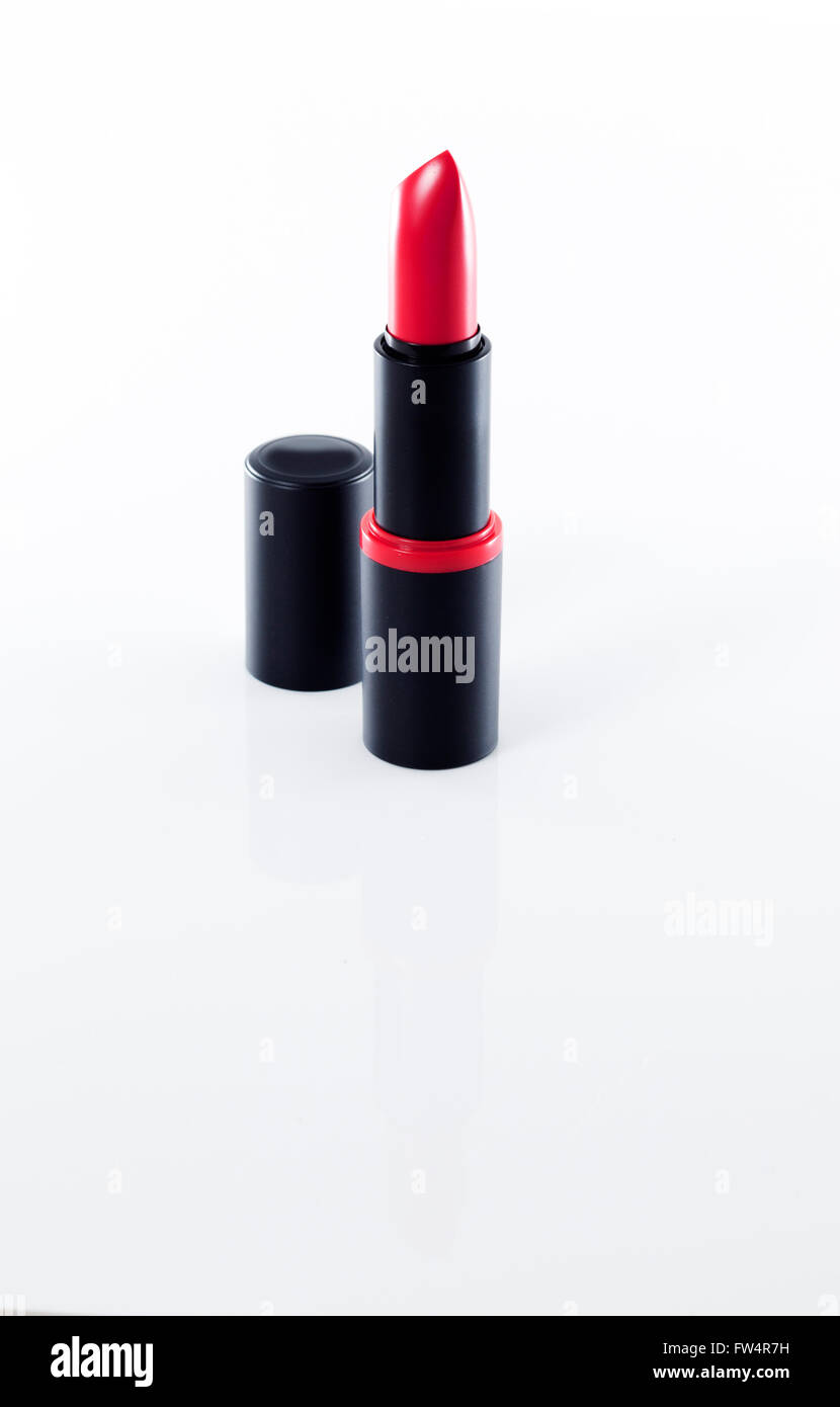Roter Lippenstift isoliert auf weißem Hintergrund Stockfoto