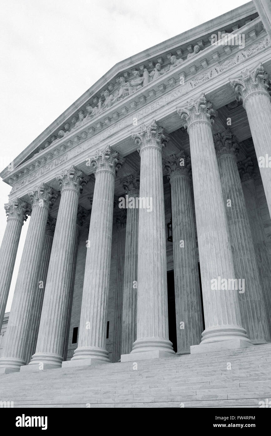 Monochromatische städtisches Motiv des United States Supreme Court Gebäude AKA SCOTUS in Washington DC USA Textfreiraum Stockfoto