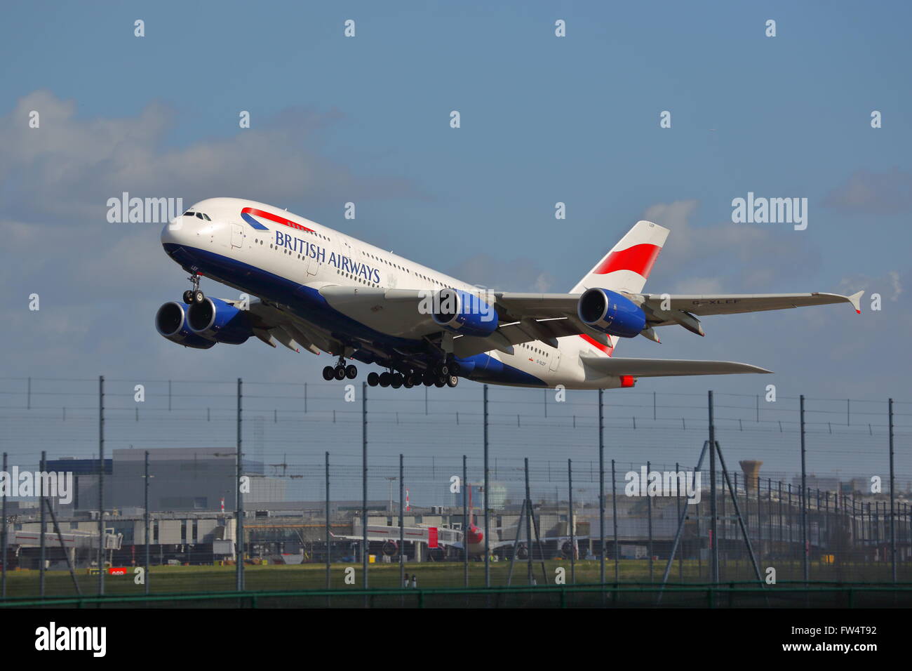 British Airways Airbus A380-800 G-XLEF ausgehend von London Heathrow, Vereinigtes Königreich Stockfoto