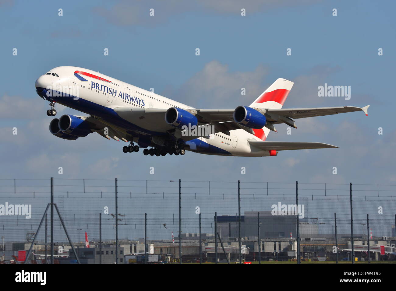 British Airways Airbus A380-800 G-XLEF ausgehend von London Heathrow, Vereinigtes Königreich Stockfoto