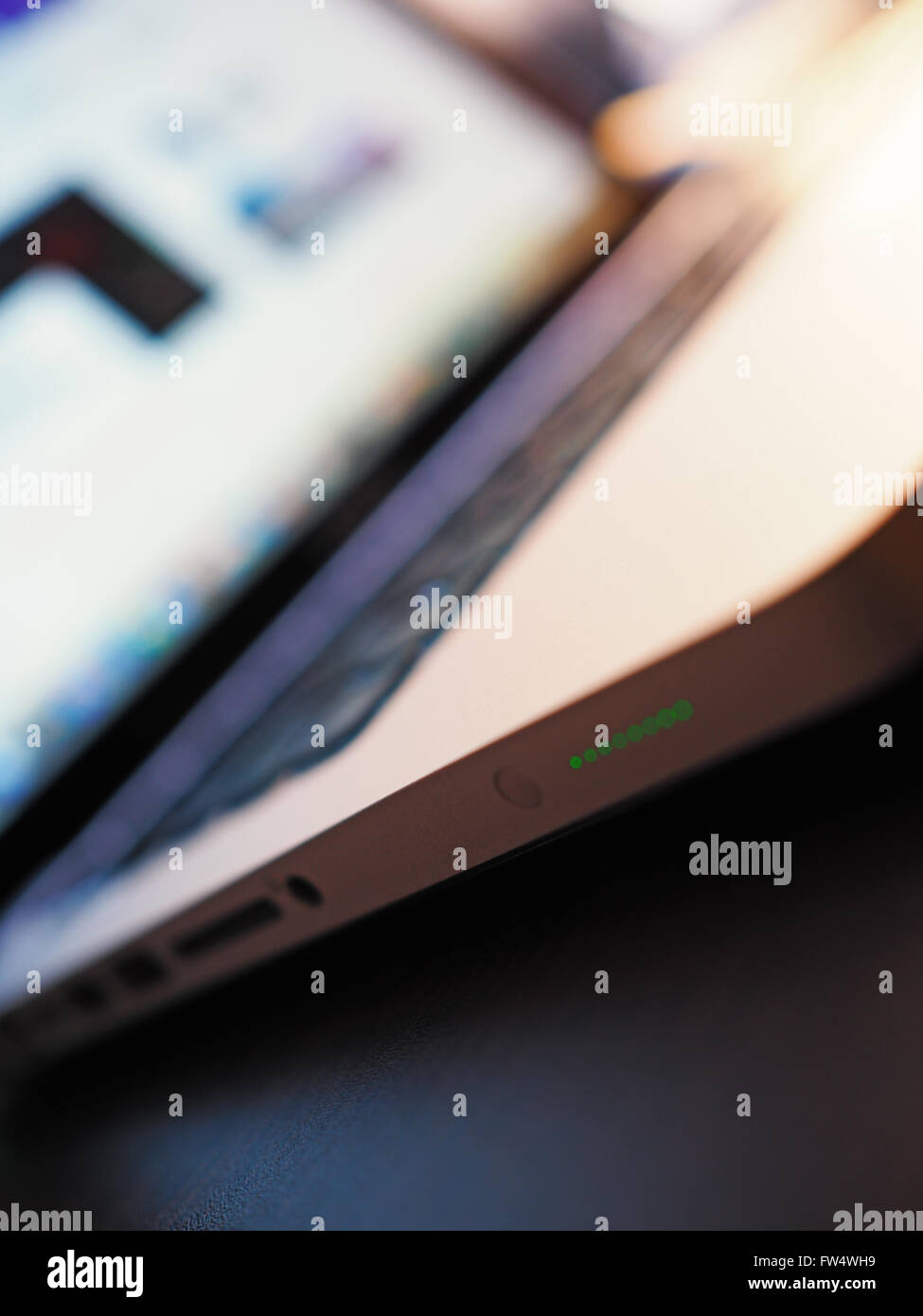 Laptop abstrakte vertikalen Komposition mit Textfreiraum, extrem geringe Schärfentiefe Stockfoto