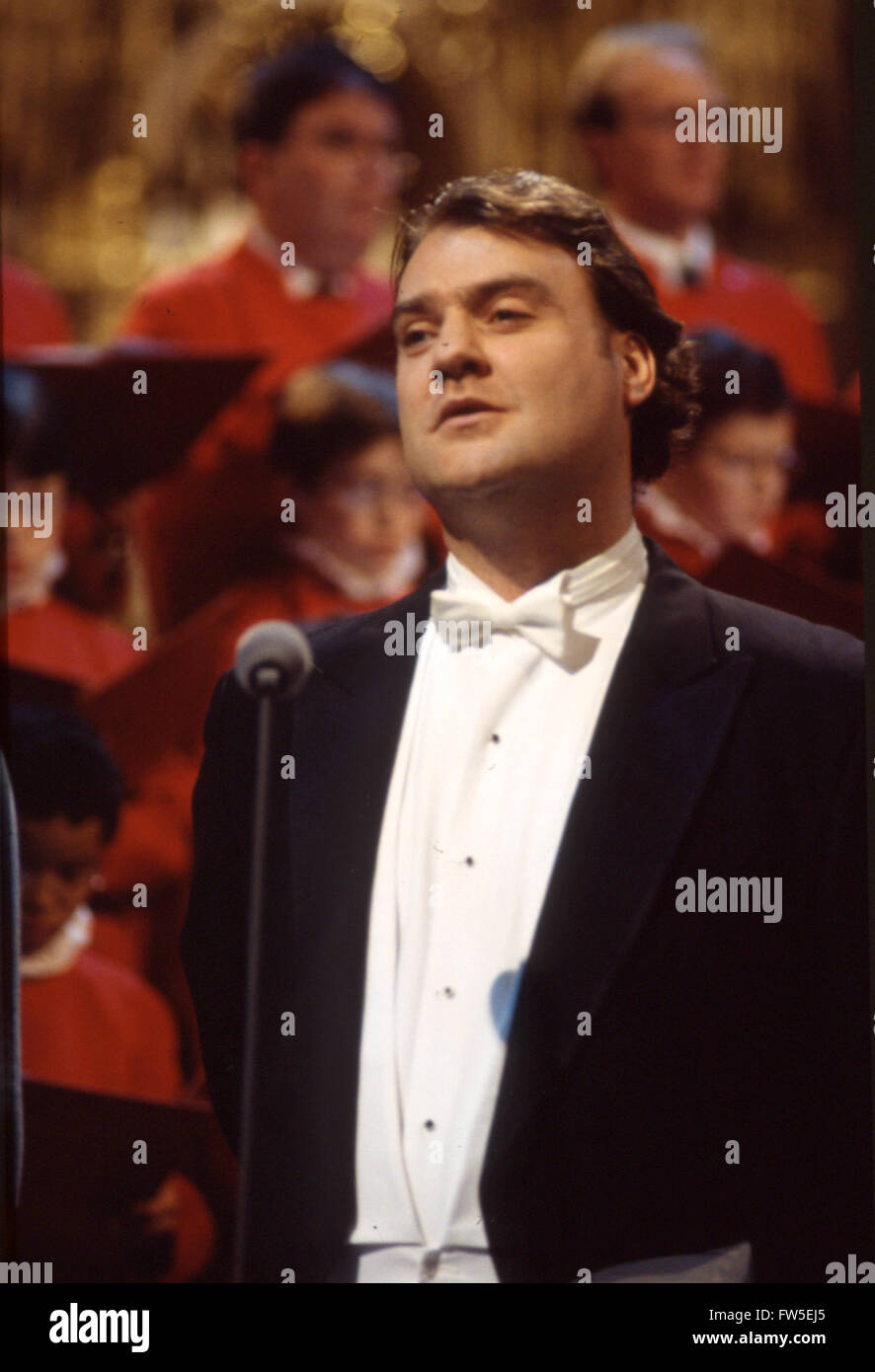 Bryn Terfel Gesang in der Westminster Abbey, 1999. Westminster Abbey Choir im Hintergrund.  Walisische Bariton. Stockfoto