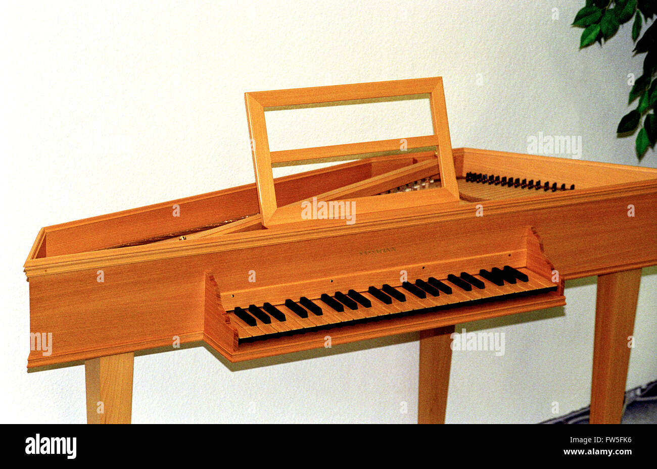 Spinett - Italienisch - 4-Oktaven - in Zypressenholz von Sassmann Stockfoto