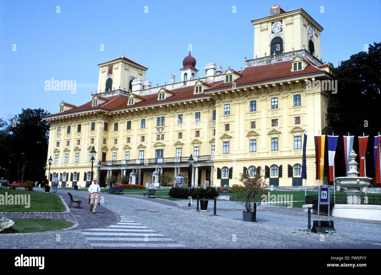Esterházy Palace - Fassade des österreichischen Palastes der Familie Esterhazy in Eisenstadt, Österreich. In der Nähe von Wien. Joseph Haydn, Stockfoto