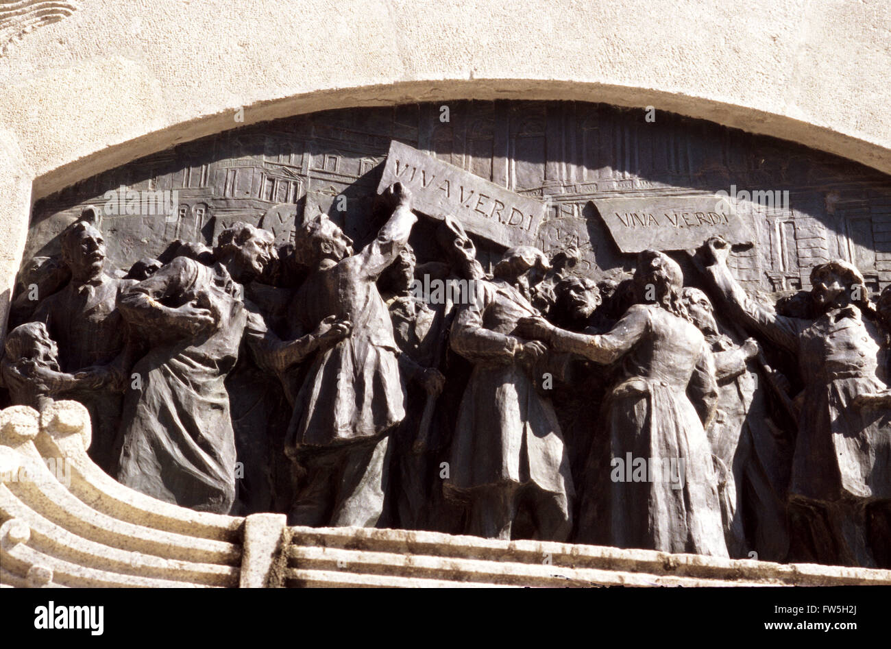 Ara "(Denkmal) von Verdi (Italiens), italienischer Komponist, Rückseite"Viva Verdi". Denkmal in zentralen Parma (in der Nähe von Verdis Geburtsort, Le Roncole, und seine Heimat später bei Busseto) Verdi zu feiern, der Komponist und seine Rolle im Kampf für die Einheit Italiens. Stockfoto