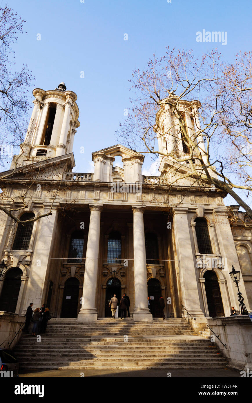 St. John's Smith Square, Westminster Konzert Halle Eingangsstufen; 1713-28 Thomas Archer Architekt gebaut Stockfoto