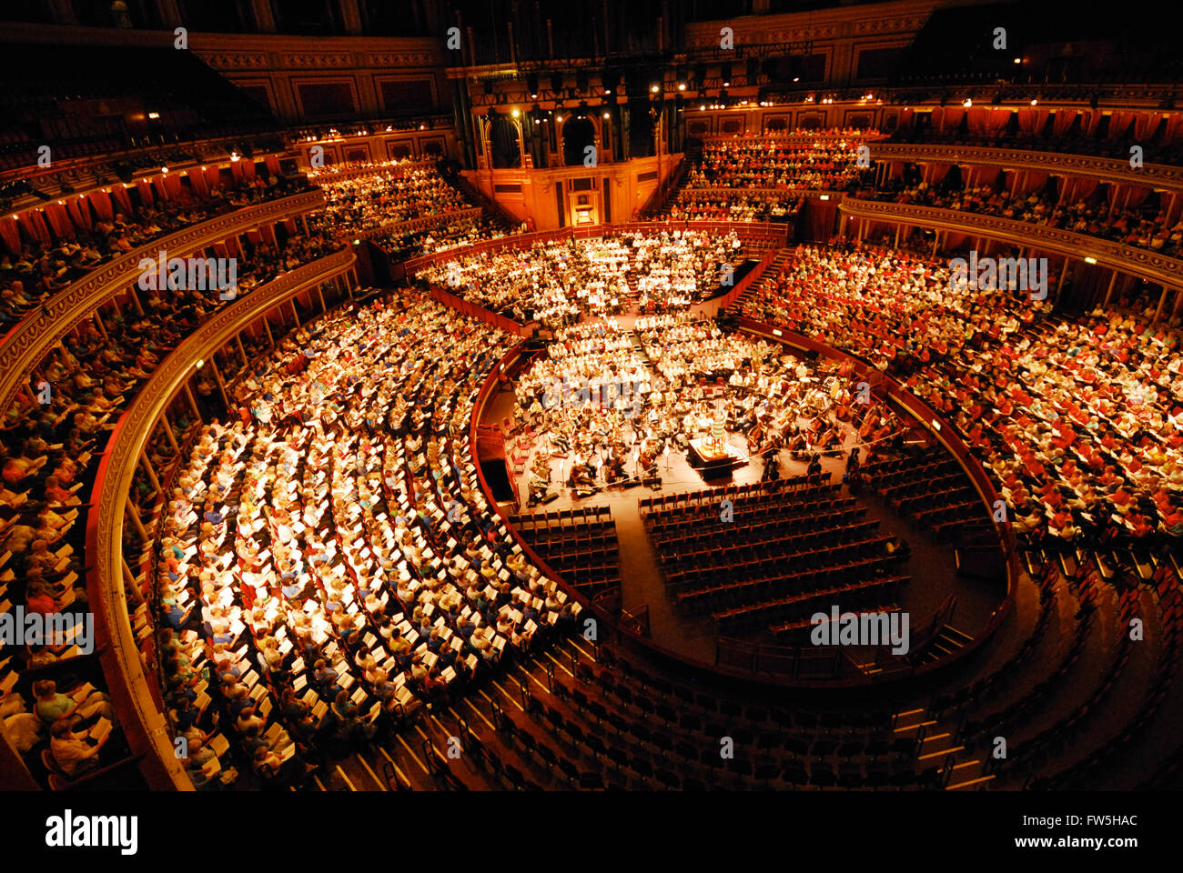 Die wirklich großen Chor - Royal Albert Hall, Proben für die Konzerte von Grund auf, Karl Jenkins, der bewaffnete Mann mit Englisch Stockfoto