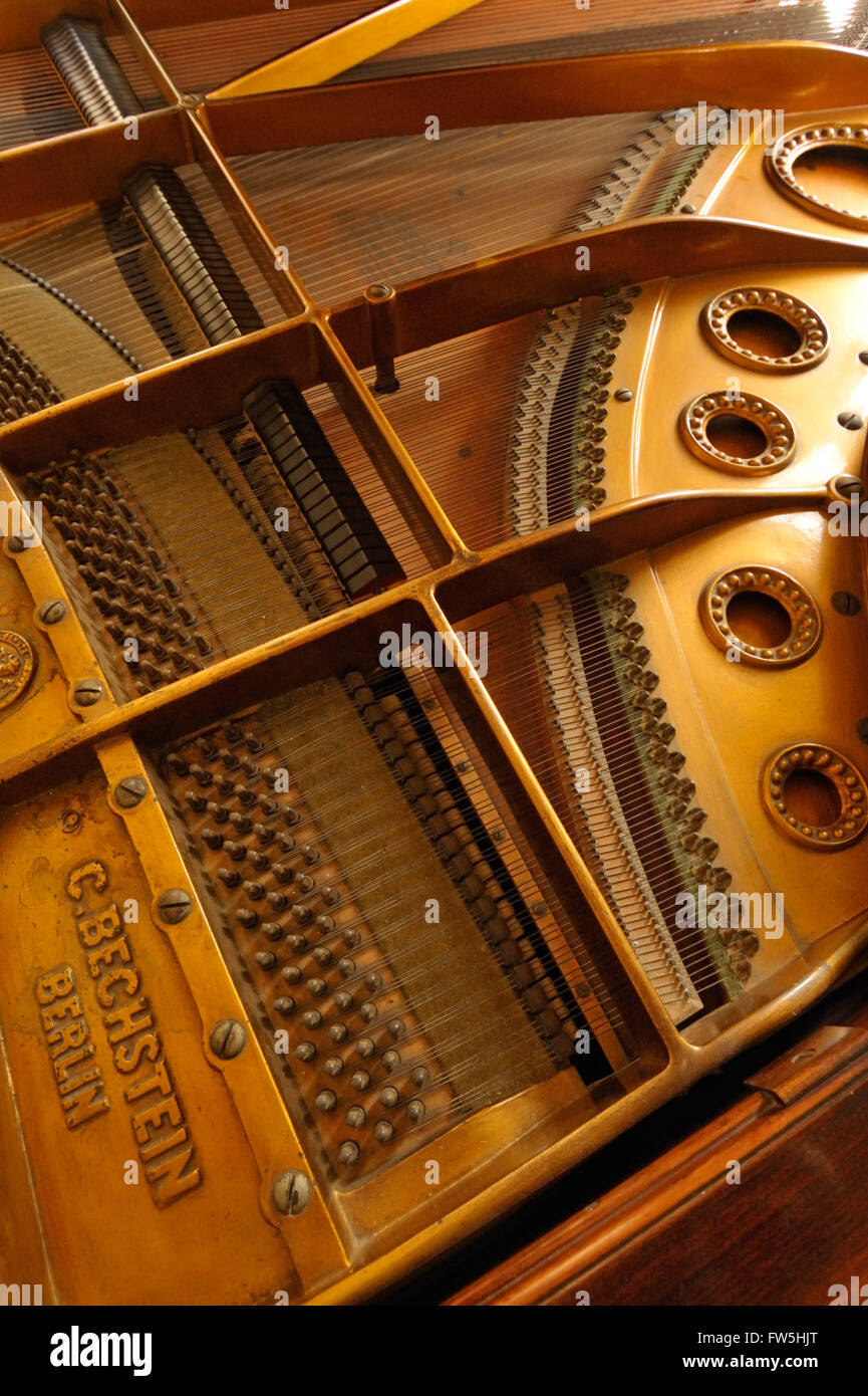 Klavier-Mechanismus - Resonanzboden, Saiten, Brücke und tuning Pins von Bechstein Modell A Grand Piano, vor 1900 Stockfoto