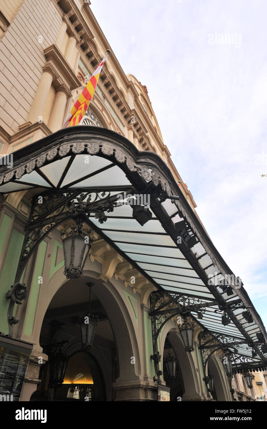 Portikus und Fassade von Barcelona Liceu Oper Stockfoto