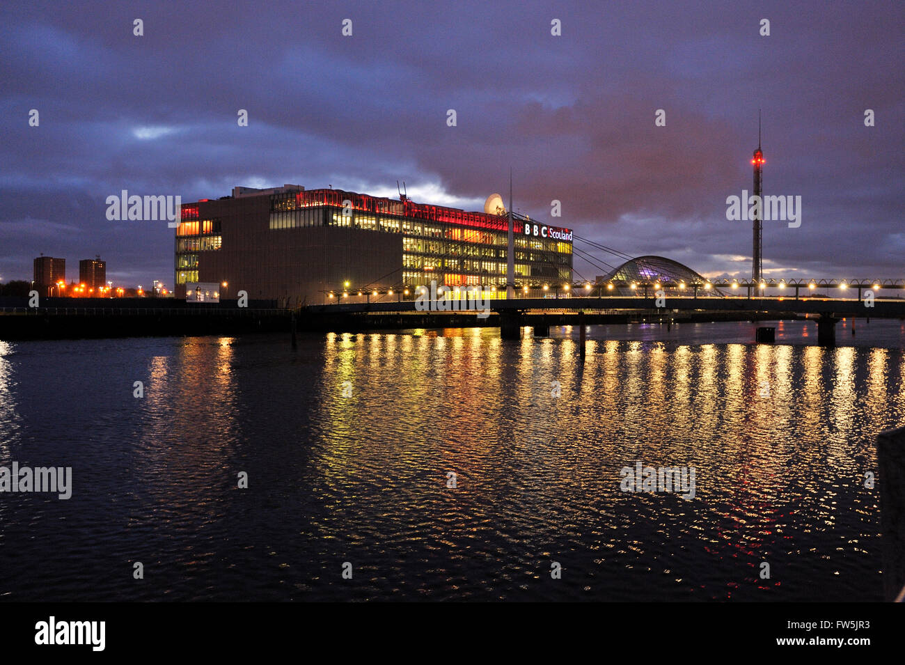 Die neue Heimat der BBC Scotland, in Glasgow am Südufer des Flusses Clyde, am Dock des Prinzen. £72m-Projekt von David Chipperfield Architects entworfen, aber Keppie Architekten übernahm Ende 2004. 20. September 2007 eröffnet. Beinhaltet drei Schlüsselelemente - Digitalrundfunk Studios, Büros und erheblichen öffentlichen Bereichen. Neue Technologie ermöglicht ein digitales System Integration von Fernsehen, Hörfunk und online. Zentrum-Features Großbritanniens am weitesten fortgeschrittene Sendestudios und Produktionsanlagen. Das wichtigste Studio A, ist das größte TV-Studio in Schottland und das zweite größte in Großbritannien. Es Stockfoto