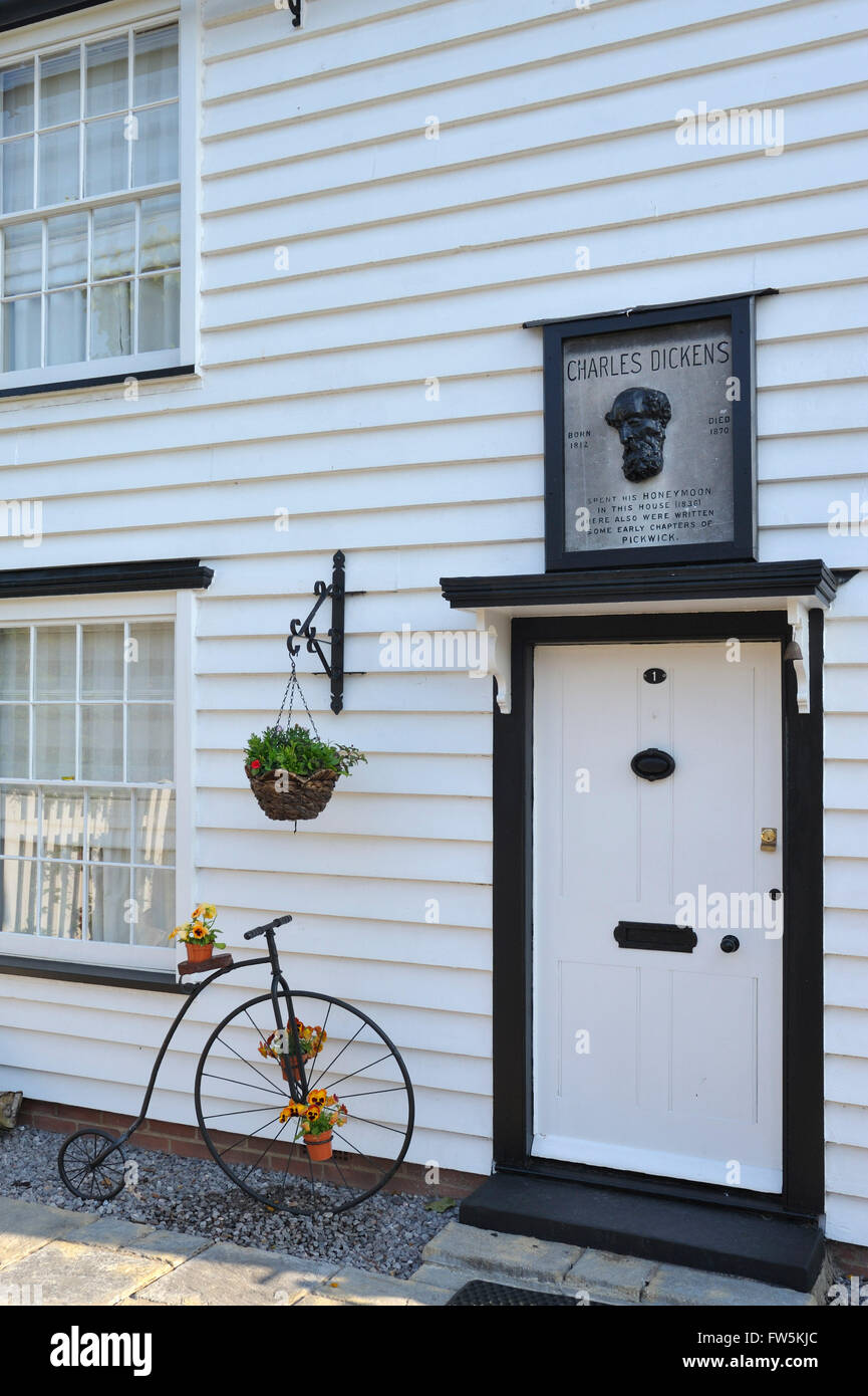 Dickens Honeymoon Cottage - Plaque über Veranda, die Wetterschenkel Hütte in Kreide, in der Nähe von Rochester, Kent, in welcher Schriftsteller Stockfoto